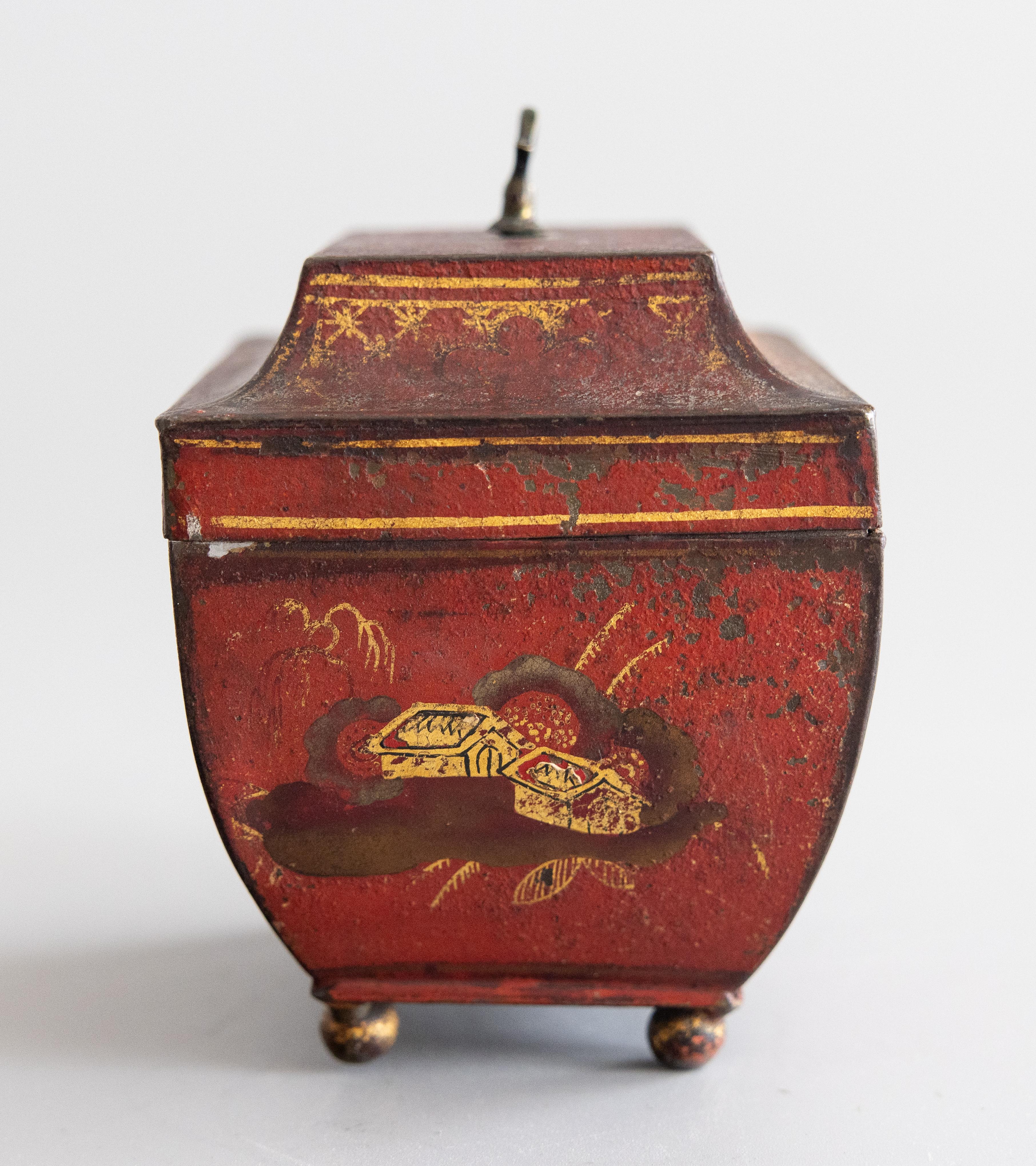 Inizio XIX secolo Scatola da tè Sarcofago Impero francese del XIX secolo in tole rosse in vendita