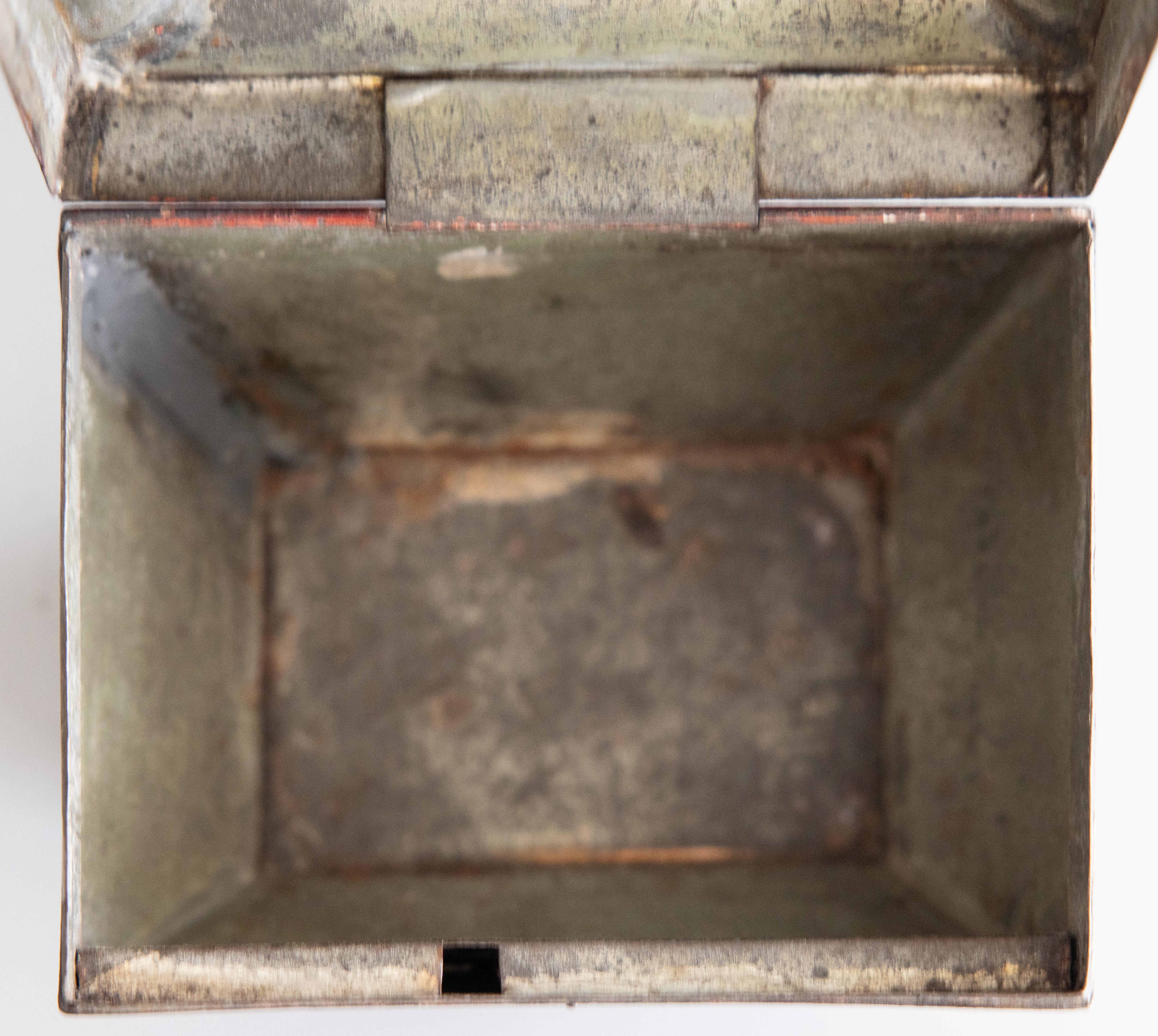 Scatola da tè Sarcofago Impero francese del XIX secolo in tole rosse in vendita 2