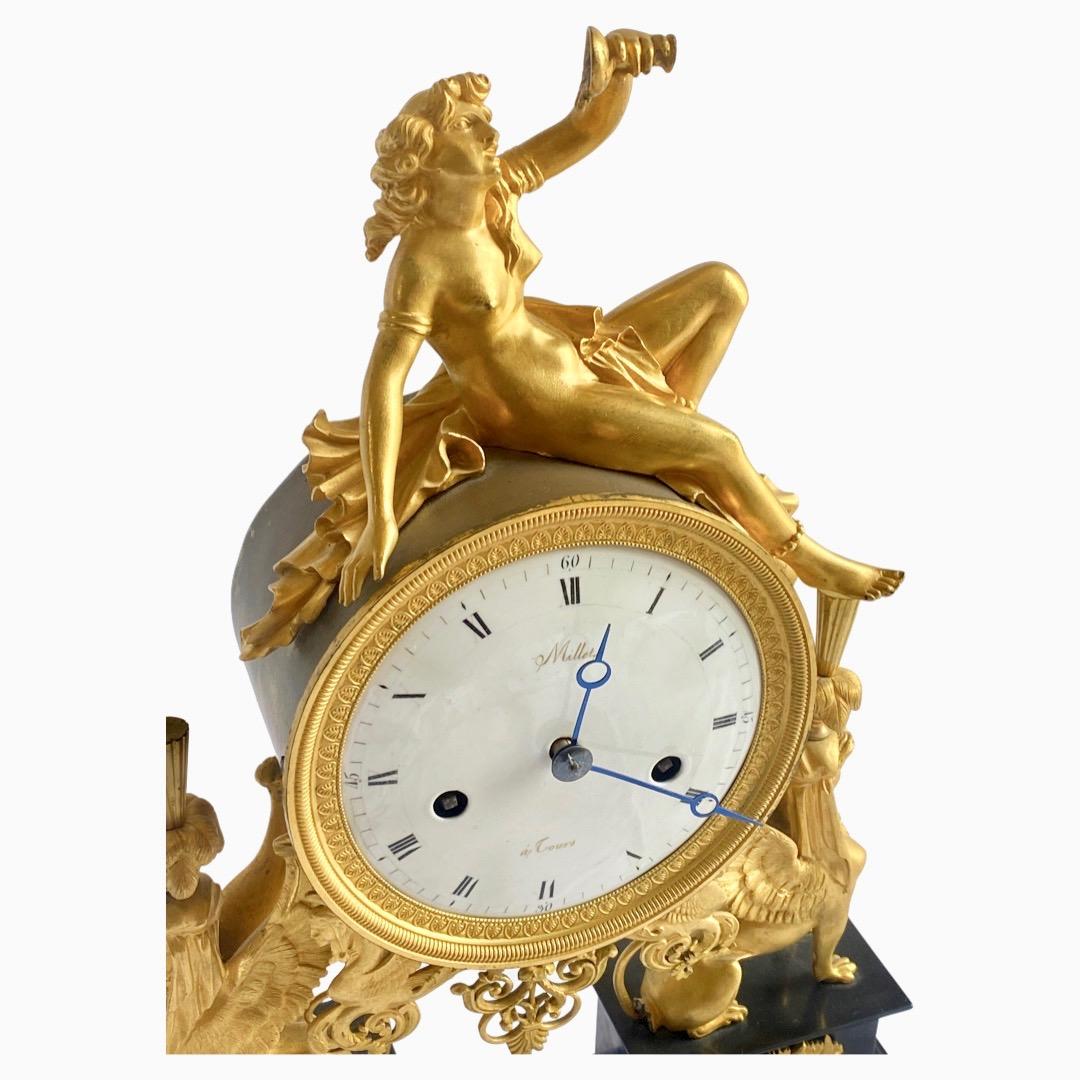 Bronze Horloge de l'Empire français du XIXe siècle en vente