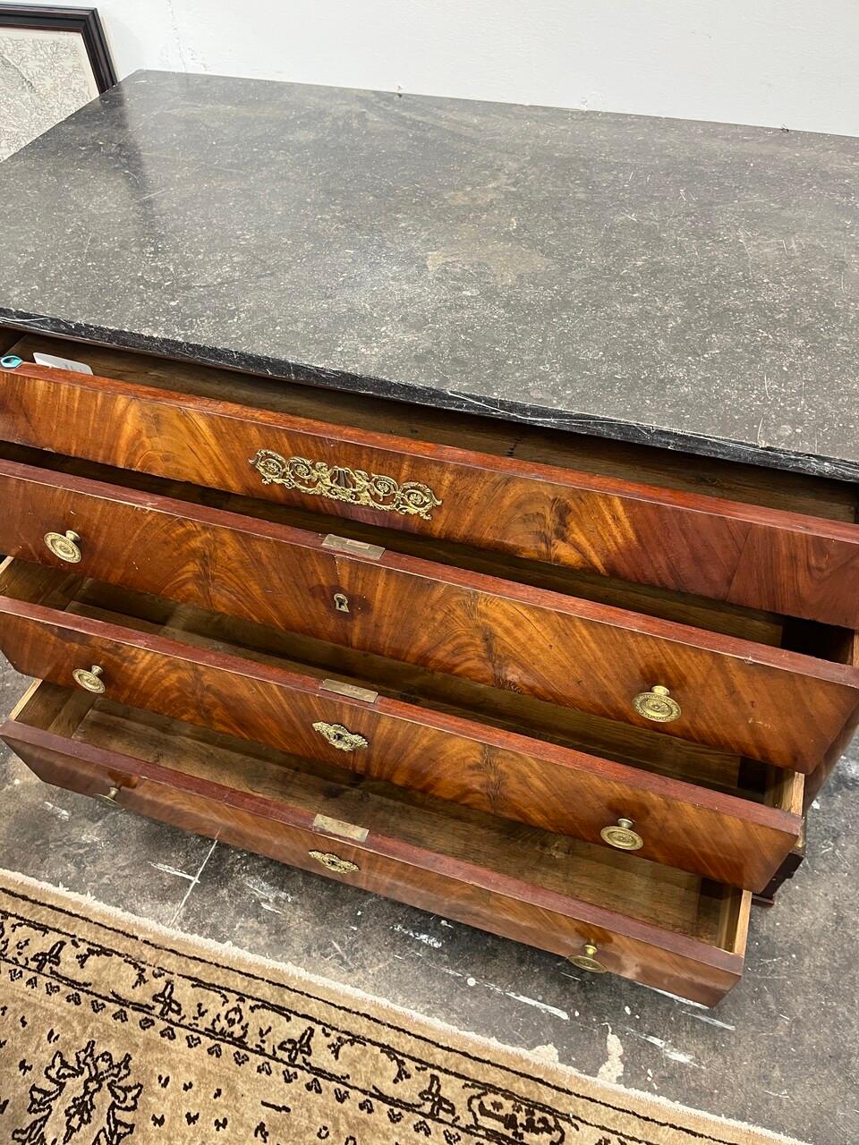 Commode Empire française du XIXe siècle en vente 1