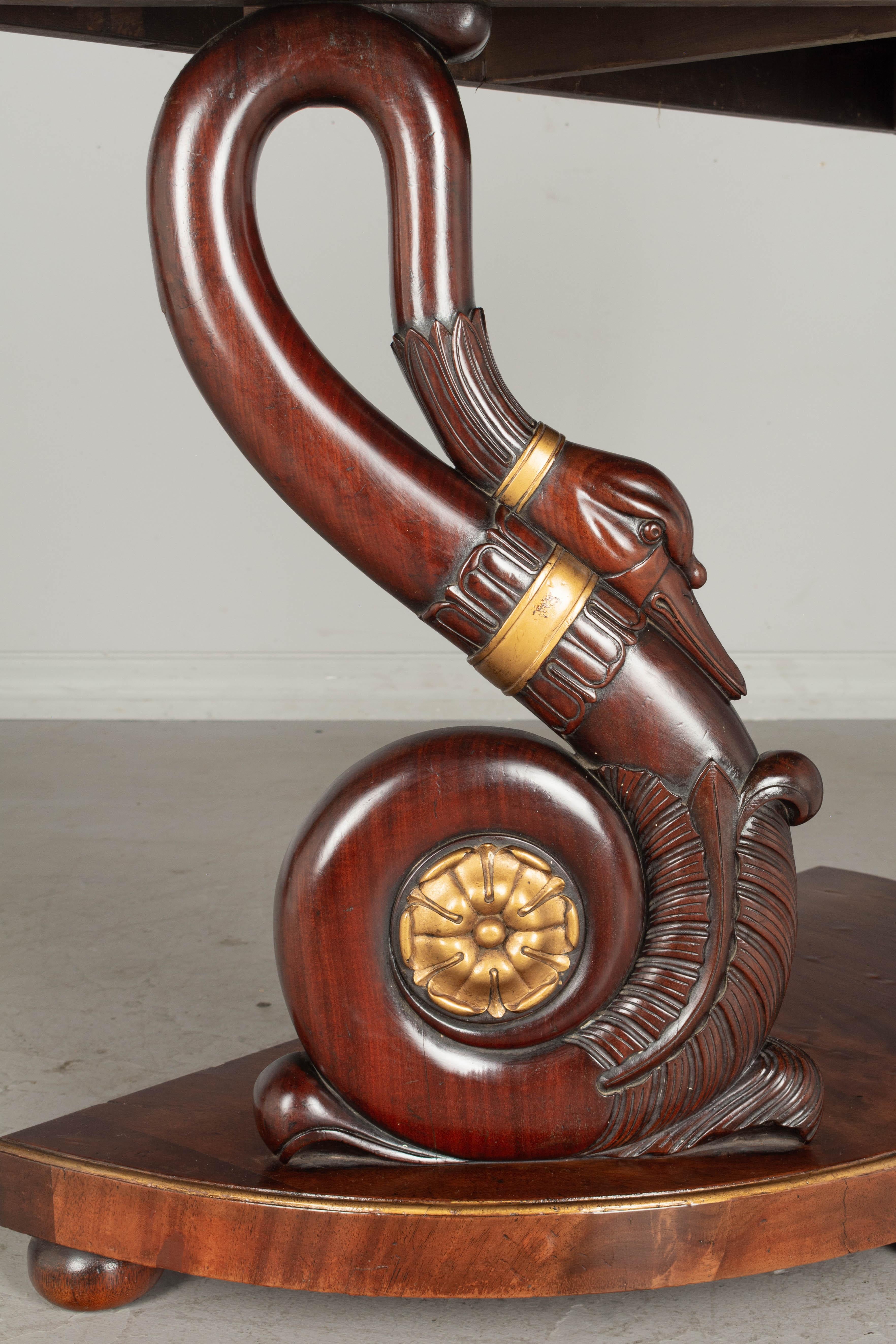 Acajou Table console demi-lune de style Empire français du XIXe siècle en vente