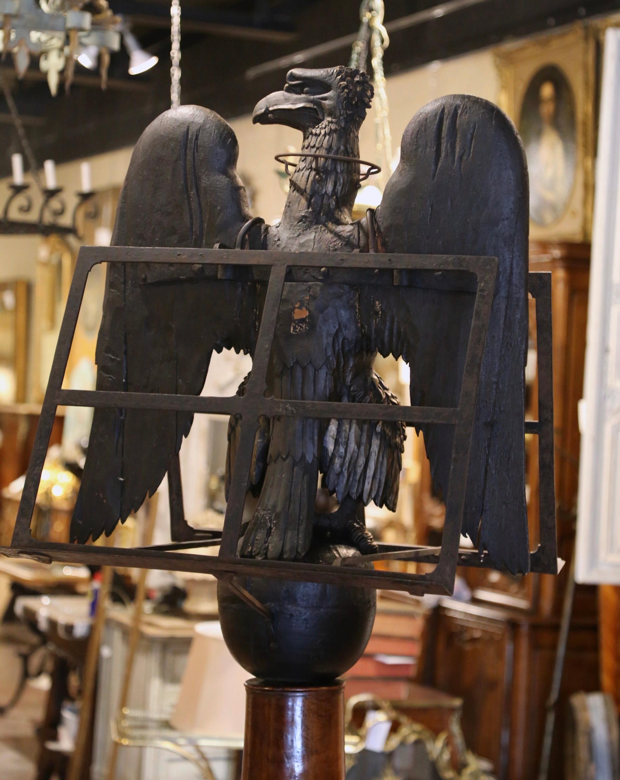 Lecterne à double face de l'Empire français du 19e siècle sur meuble avec aigle sculpté en vente 4