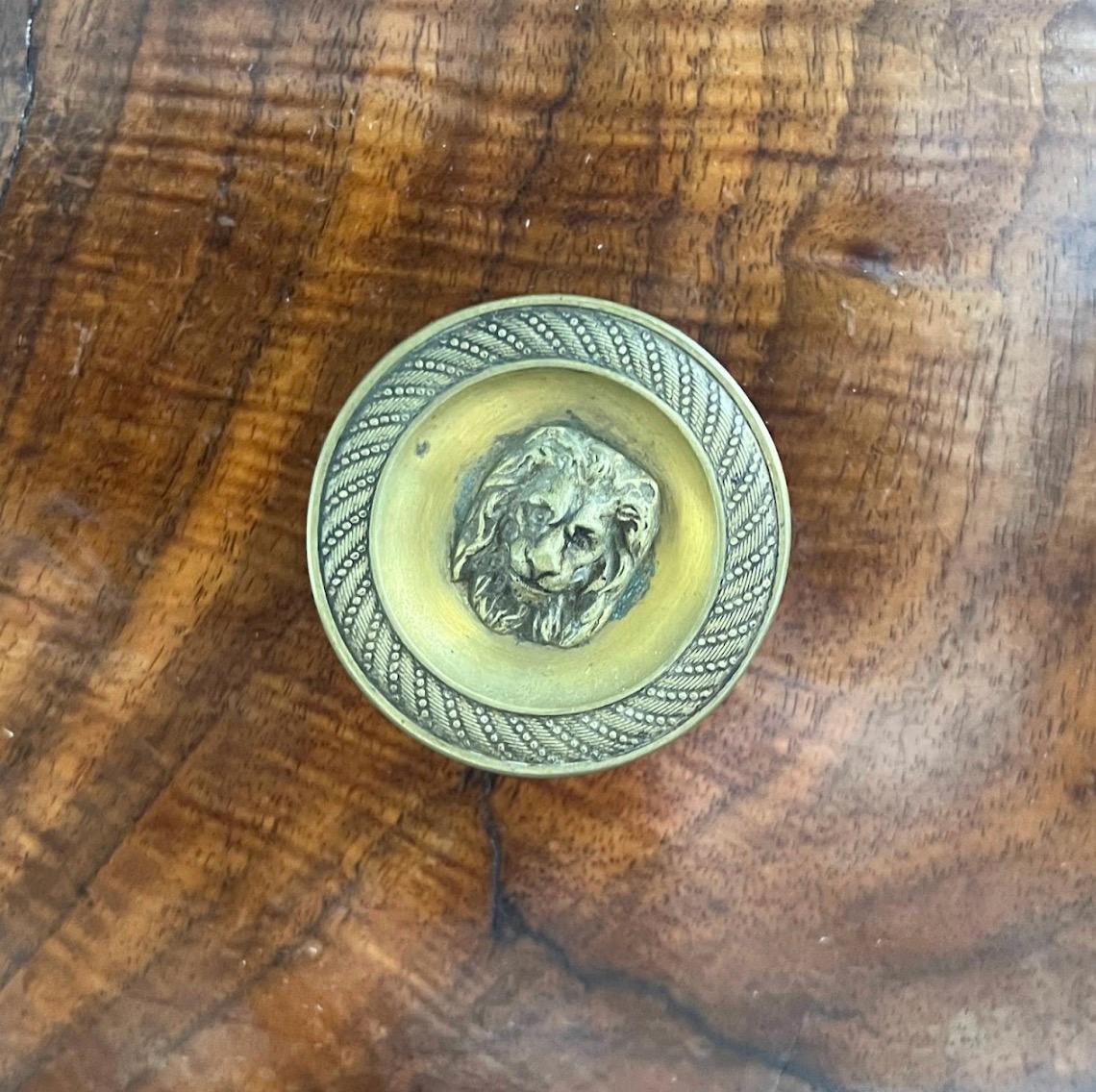 Französische Empire-Kommode des 19. Jahrhunderts aus geflammtem Mahagoni mit Marmorplatte im Angebot 8