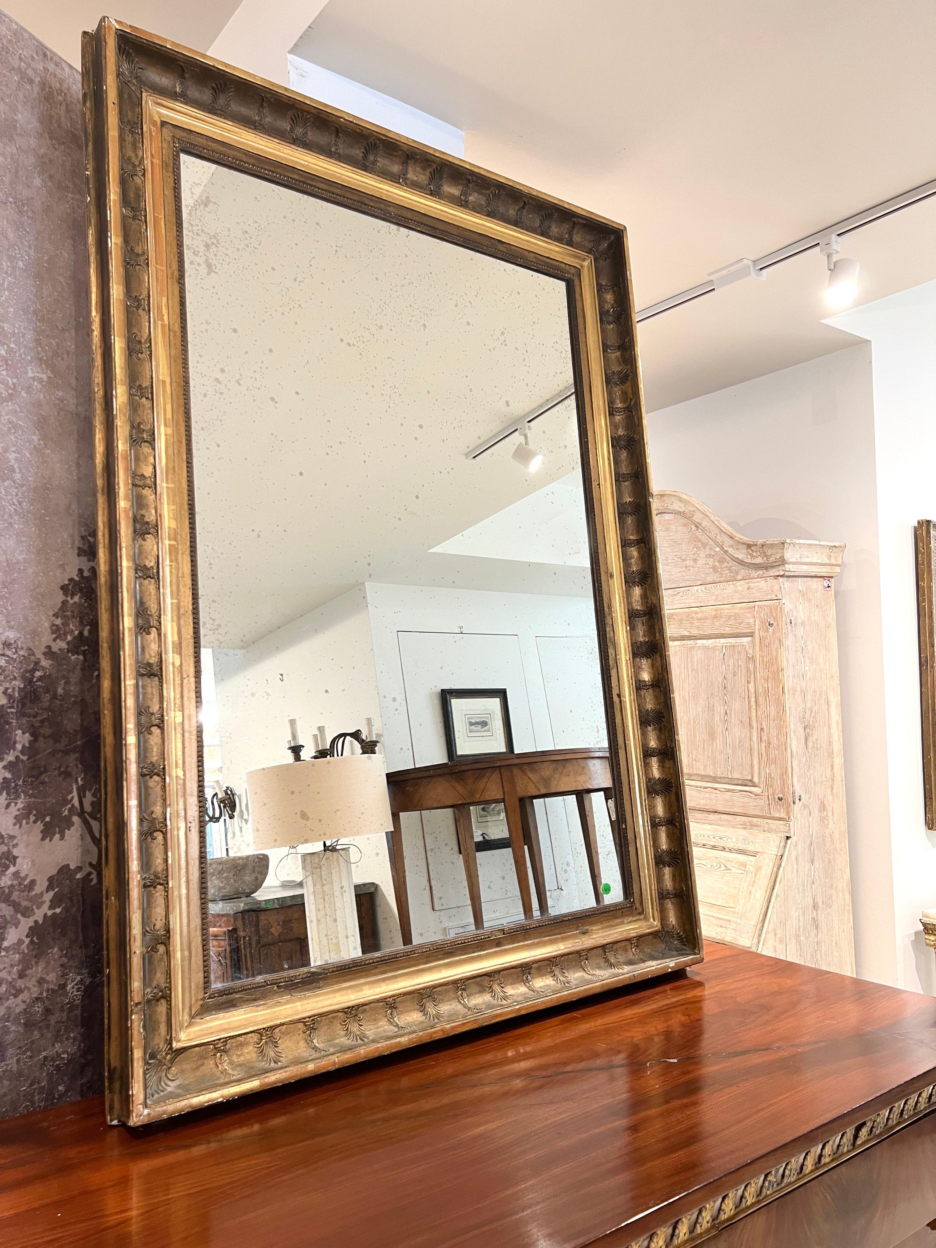XIXe siècle Miroir Antique Doré du 19ème siècle de l'Empire Français -Médium en vente