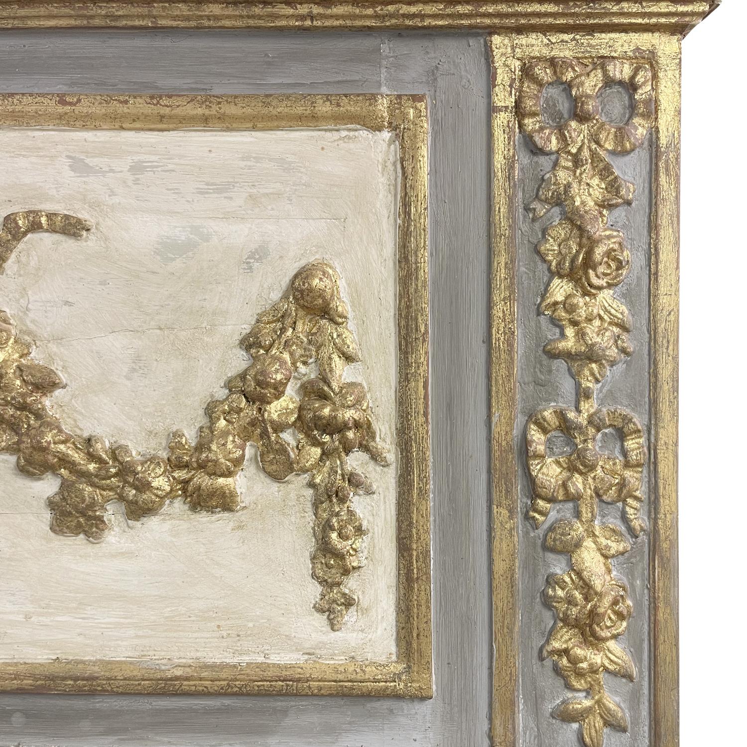 Sculpté à la main Miroir en verre Trumeau en bois doré du 19ème siècle de l'Empire Français, Décor Antique en vente