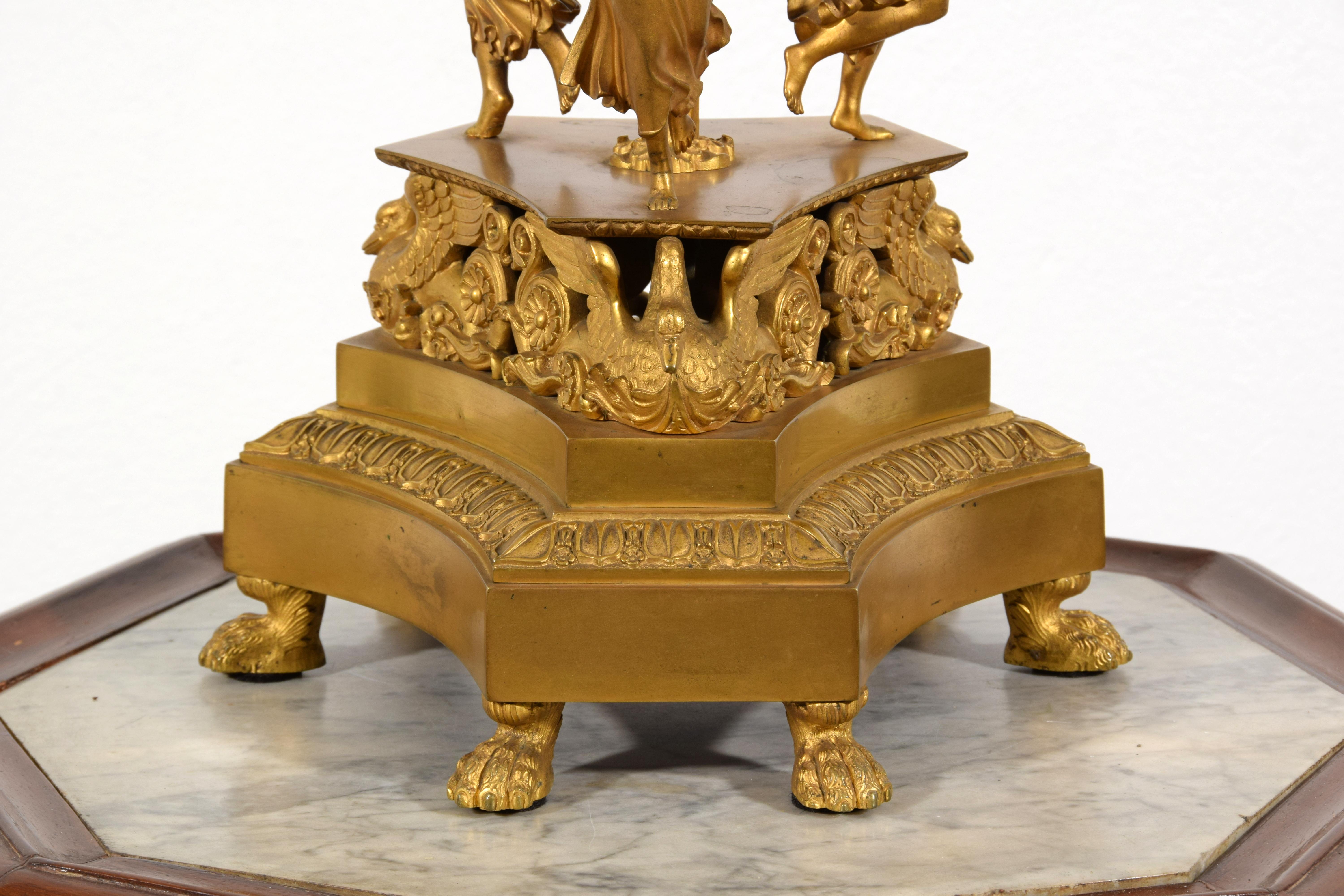 Centrotavola in bronzo dorato Impero francese del XIX secolo in vendita 7