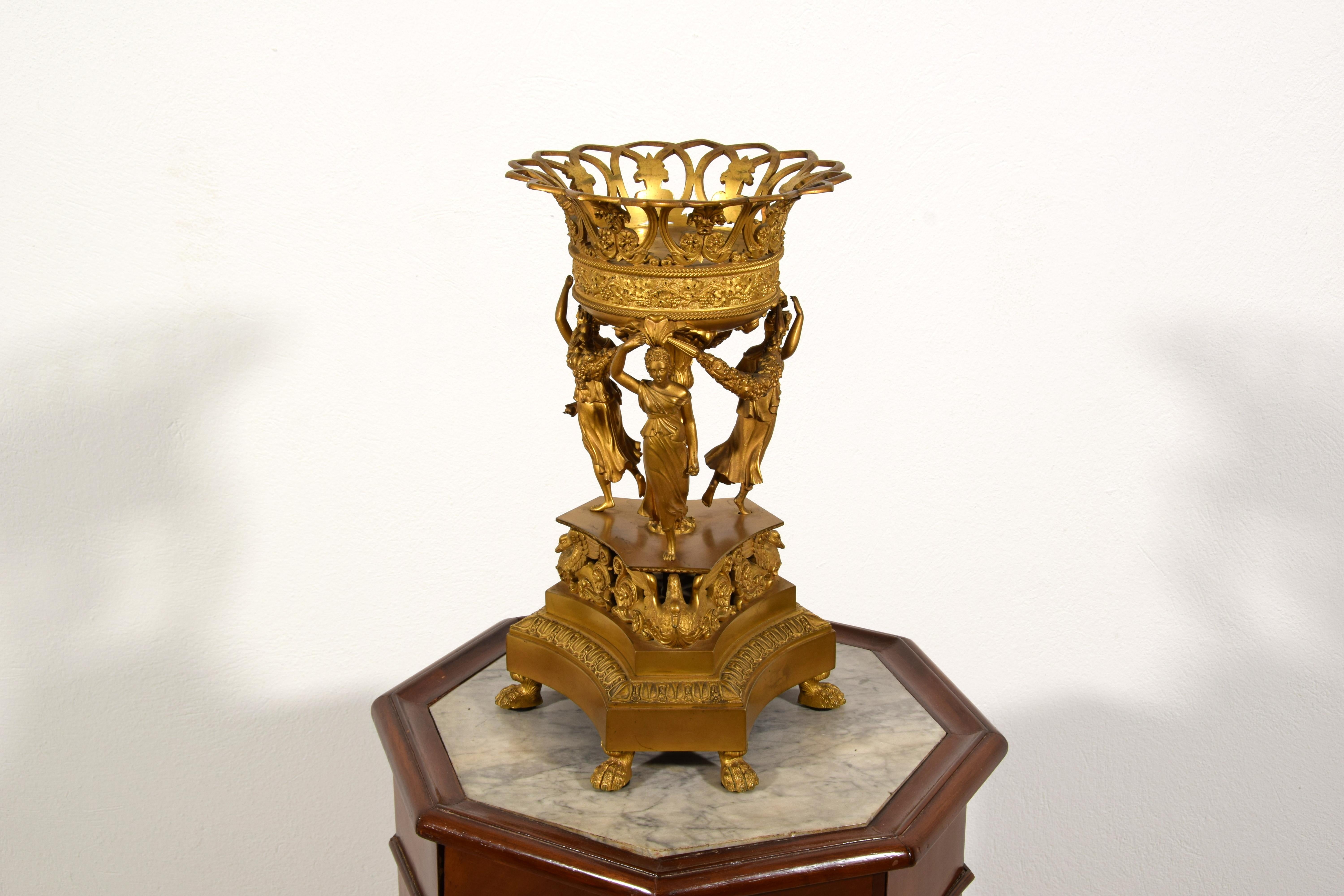 Francese Centrotavola in bronzo dorato Impero francese del XIX secolo in vendita