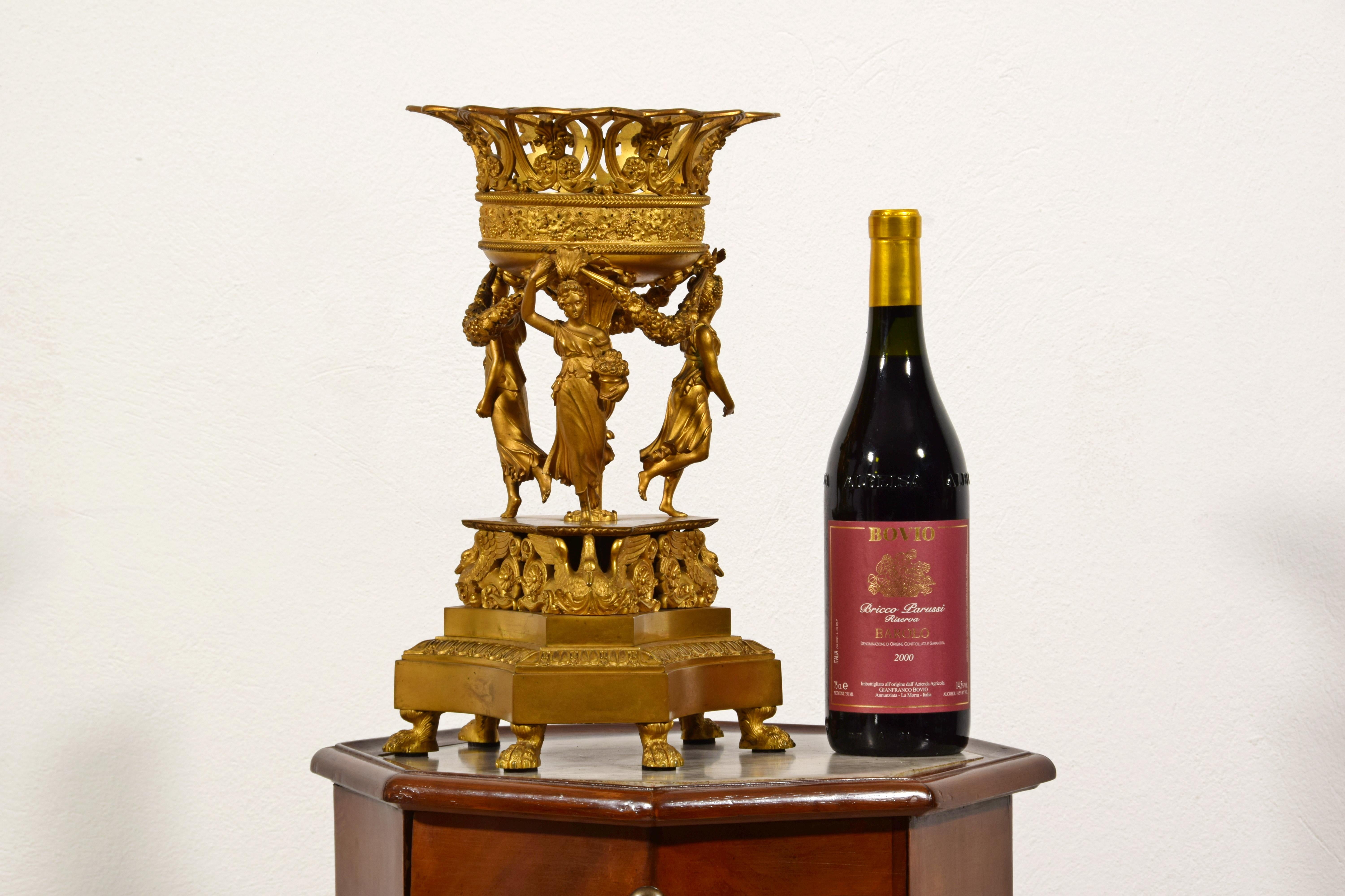 Dorato Centrotavola in bronzo dorato Impero francese del XIX secolo in vendita