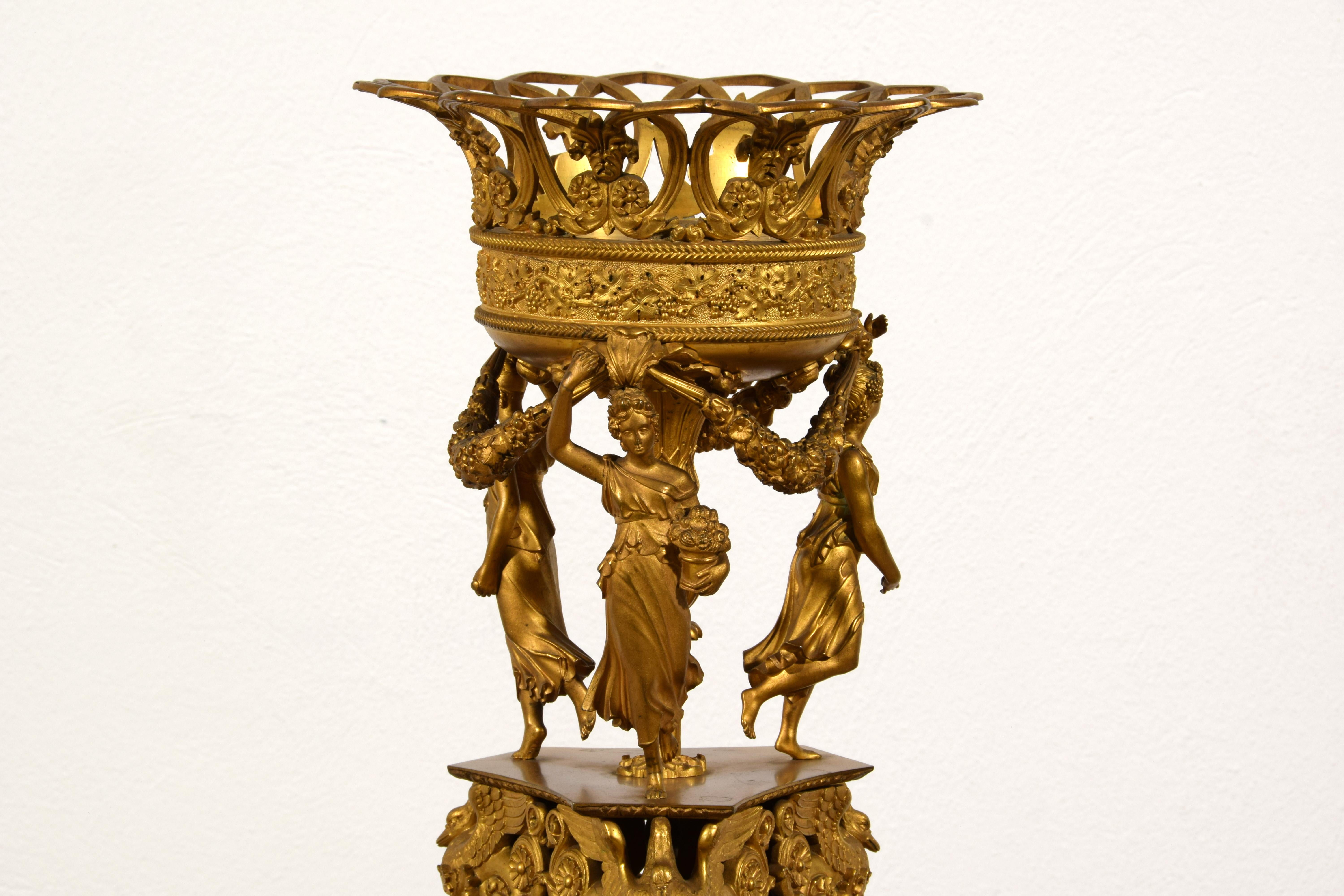 Centrotavola in bronzo dorato Impero francese del XIX secolo in vendita 2