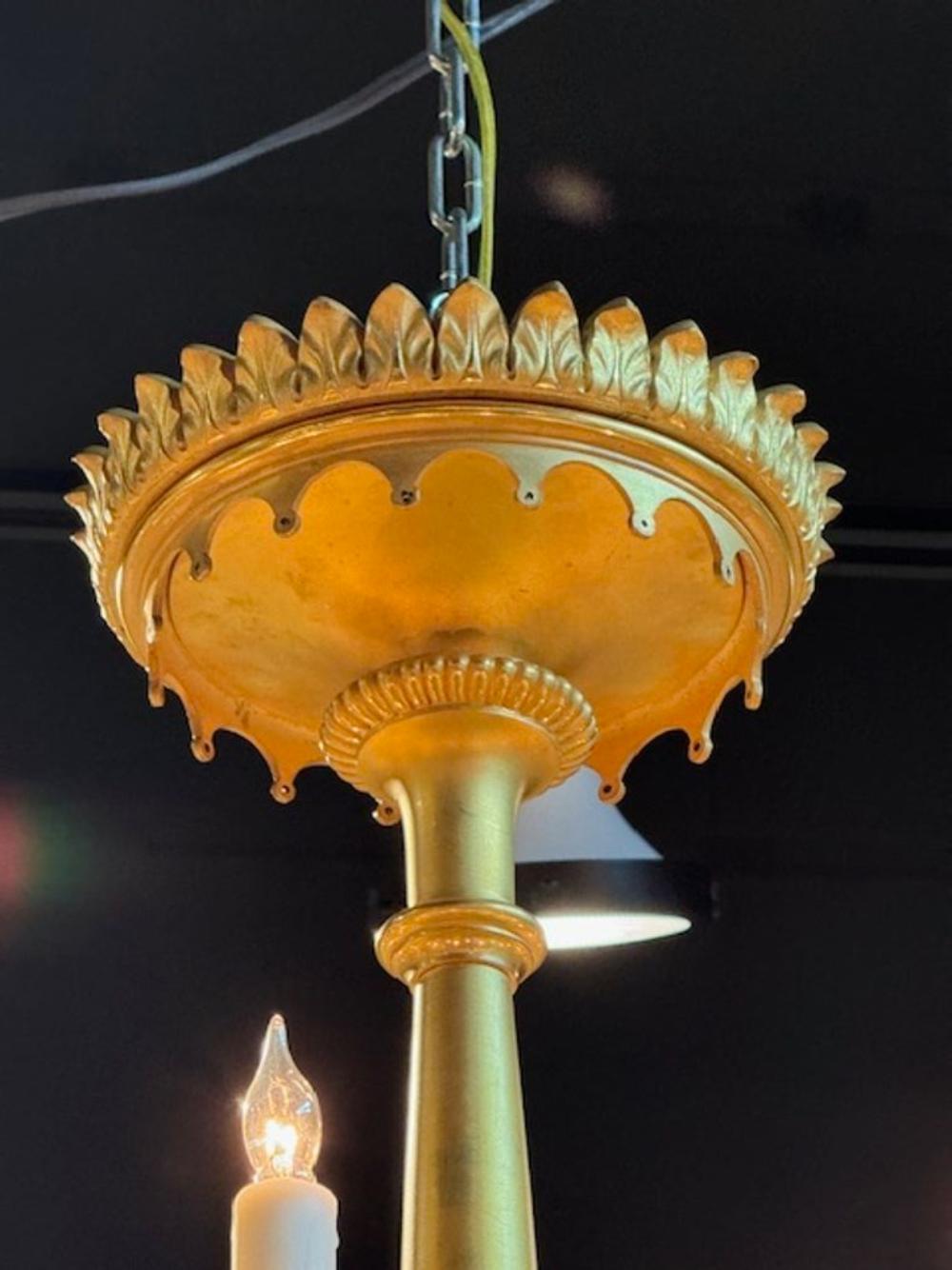 Lampadario in bronzo dorato Impero francese del XIX secolo con 16 luci In condizioni buone in vendita a Dallas, TX