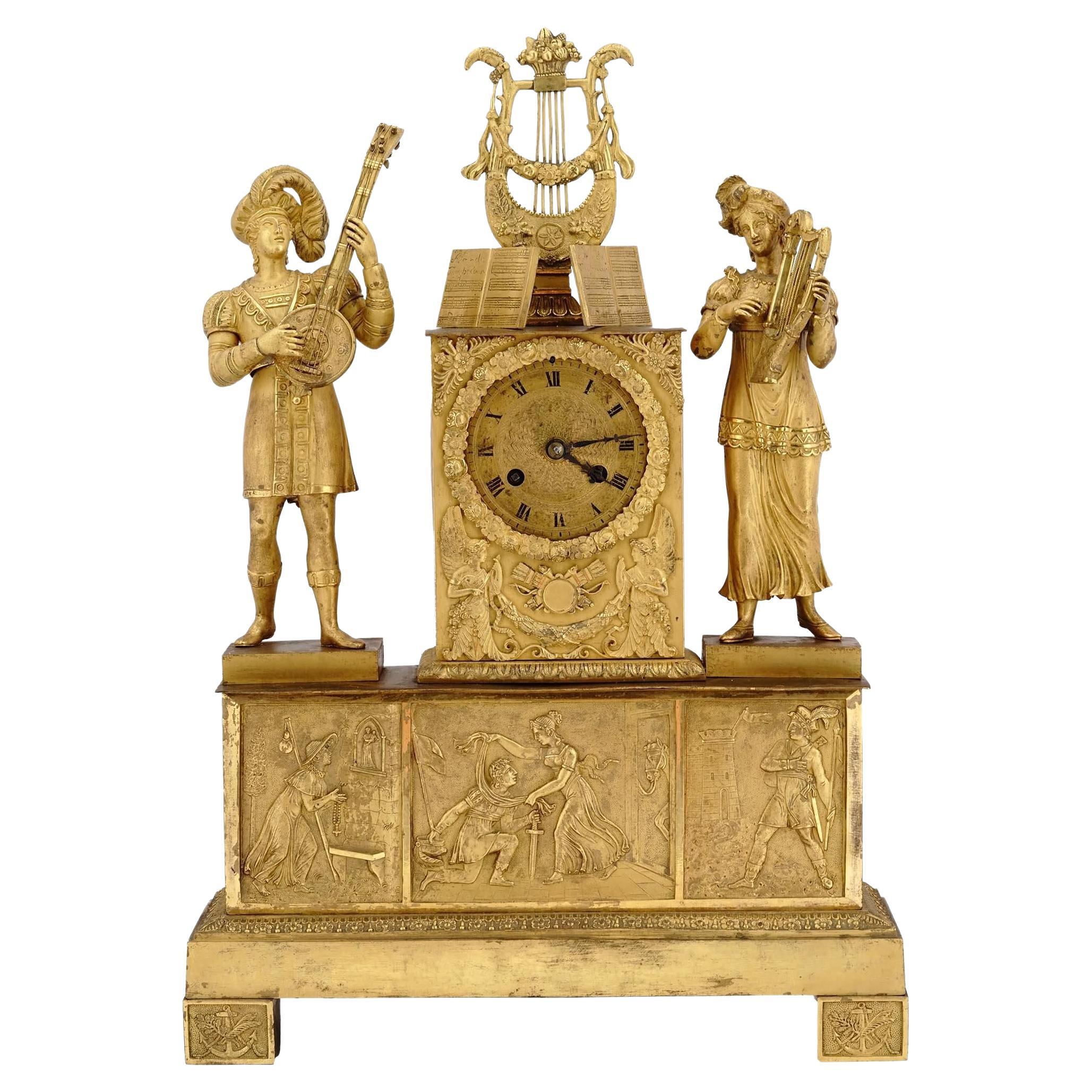 Französisches Kaiserreich im 19. Jahrhundert  Kaminuhr aus vergoldeter Bronze mit Musikthema im Angebot