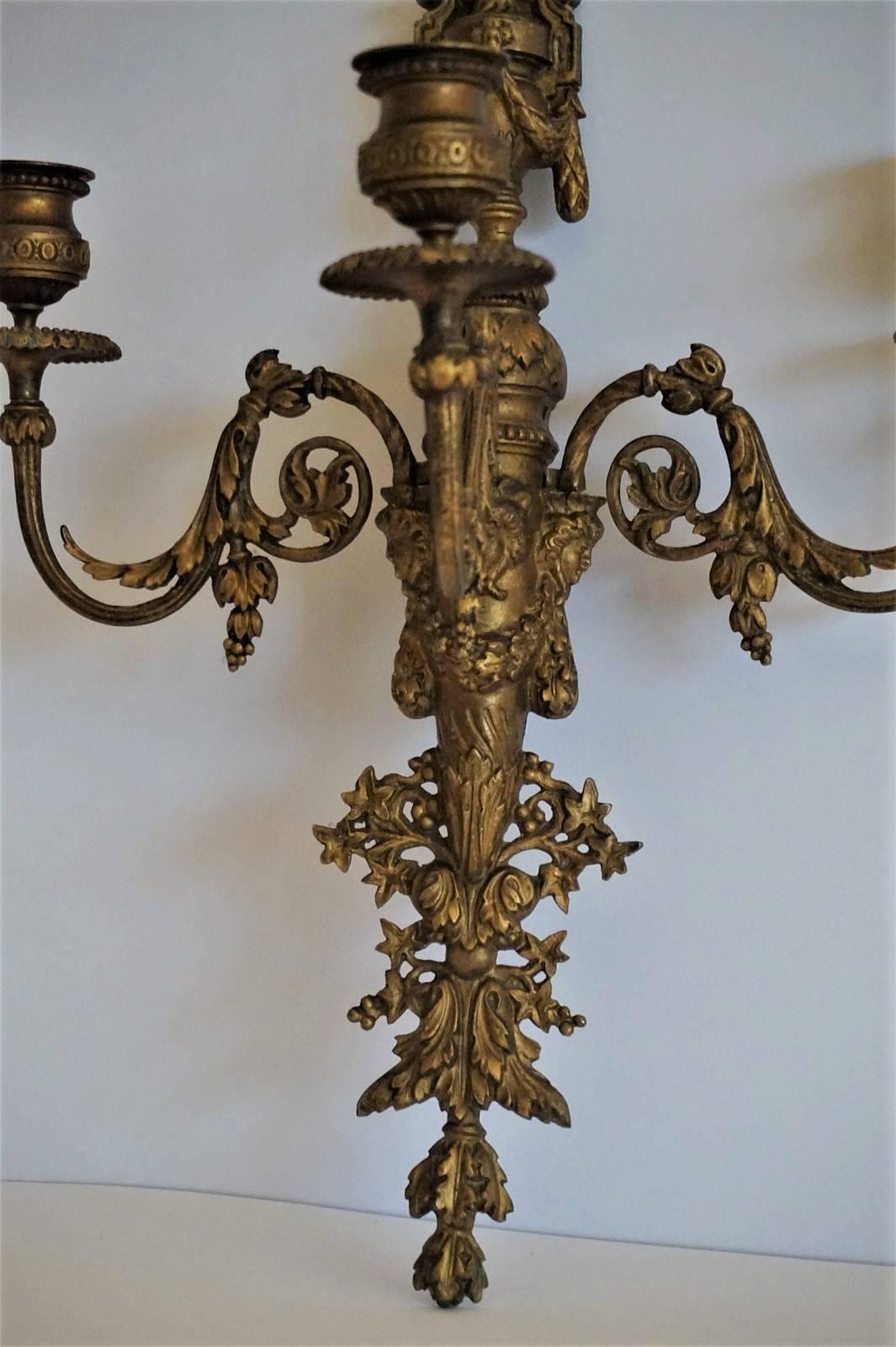 19. Jahrhundert Französisch Empire Vergoldete Bronze Drei-Licht-Sconce:: Wand-Kandelaber im Angebot 2