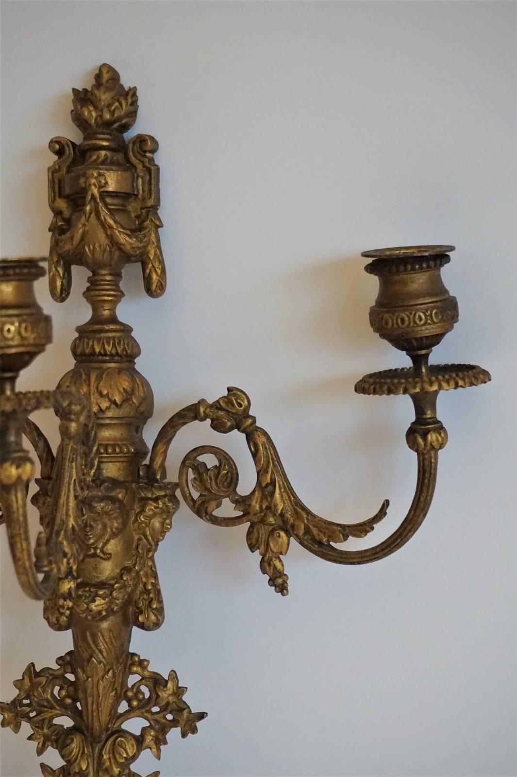 19. Jahrhundert Französisch Empire Vergoldete Bronze Drei-Licht-Sconce:: Wand-Kandelaber im Angebot 3