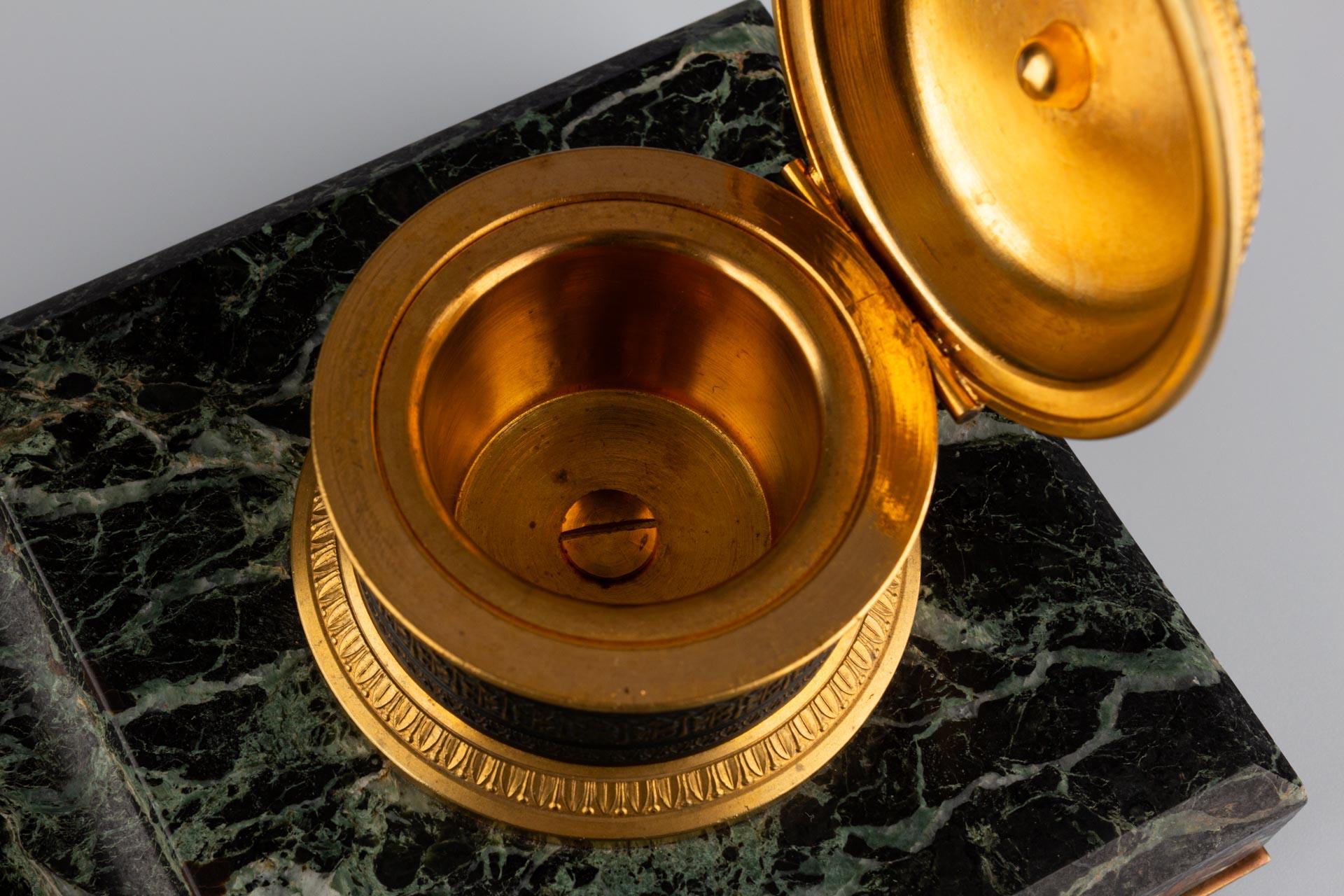 Calamaio Impero francese del XIX secolo con montatura in bronzo e base in marmo in vendita 5