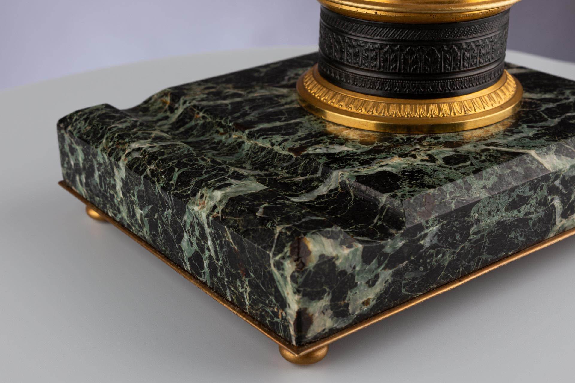Calamaio Impero francese del XIX secolo con montatura in bronzo e base in marmo in vendita 2