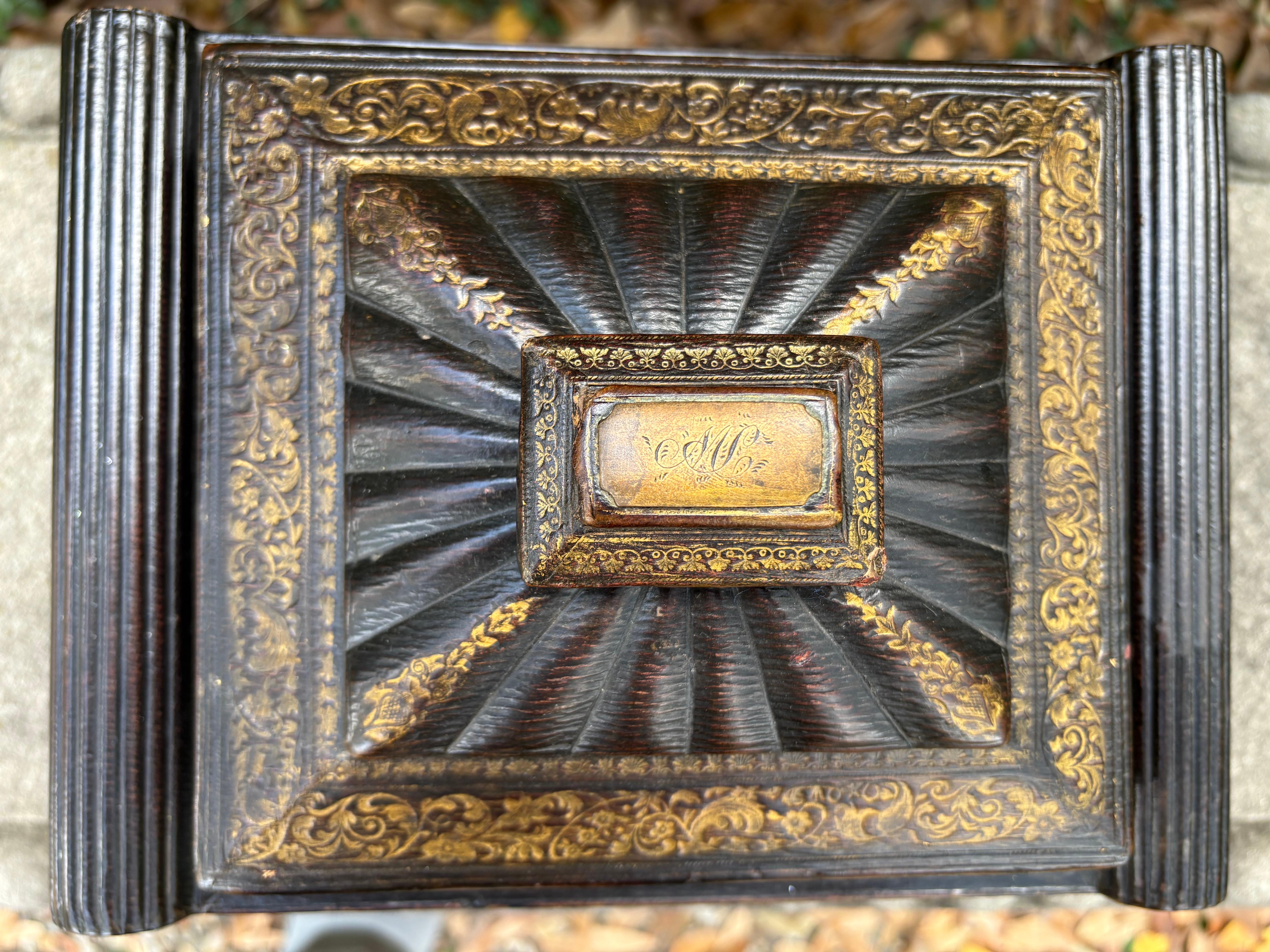 Scatola in pelle Impero francese del XIX secolo in vendita 1