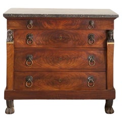 Commode empire française du XIXe siècle en acajou et marbre fossile