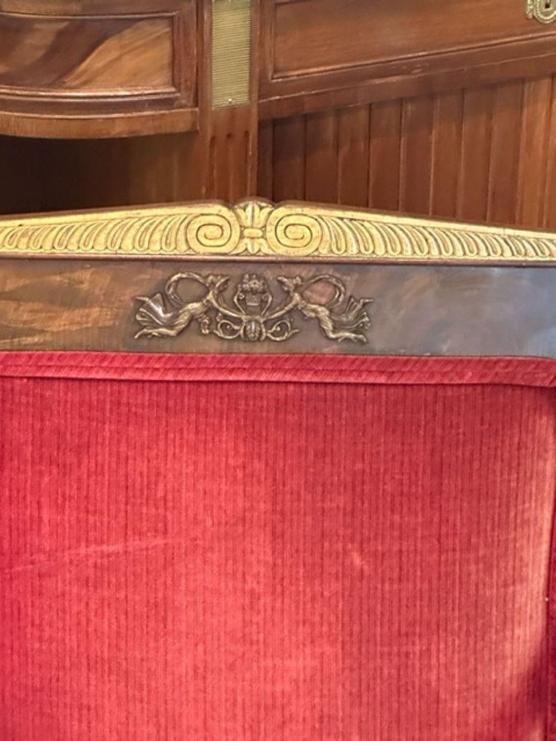 Französisches Empire-Sessel aus Mahagoni und vergoldet, 19. Jahrhundert im Zustand „Gut“ im Angebot in Dallas, TX