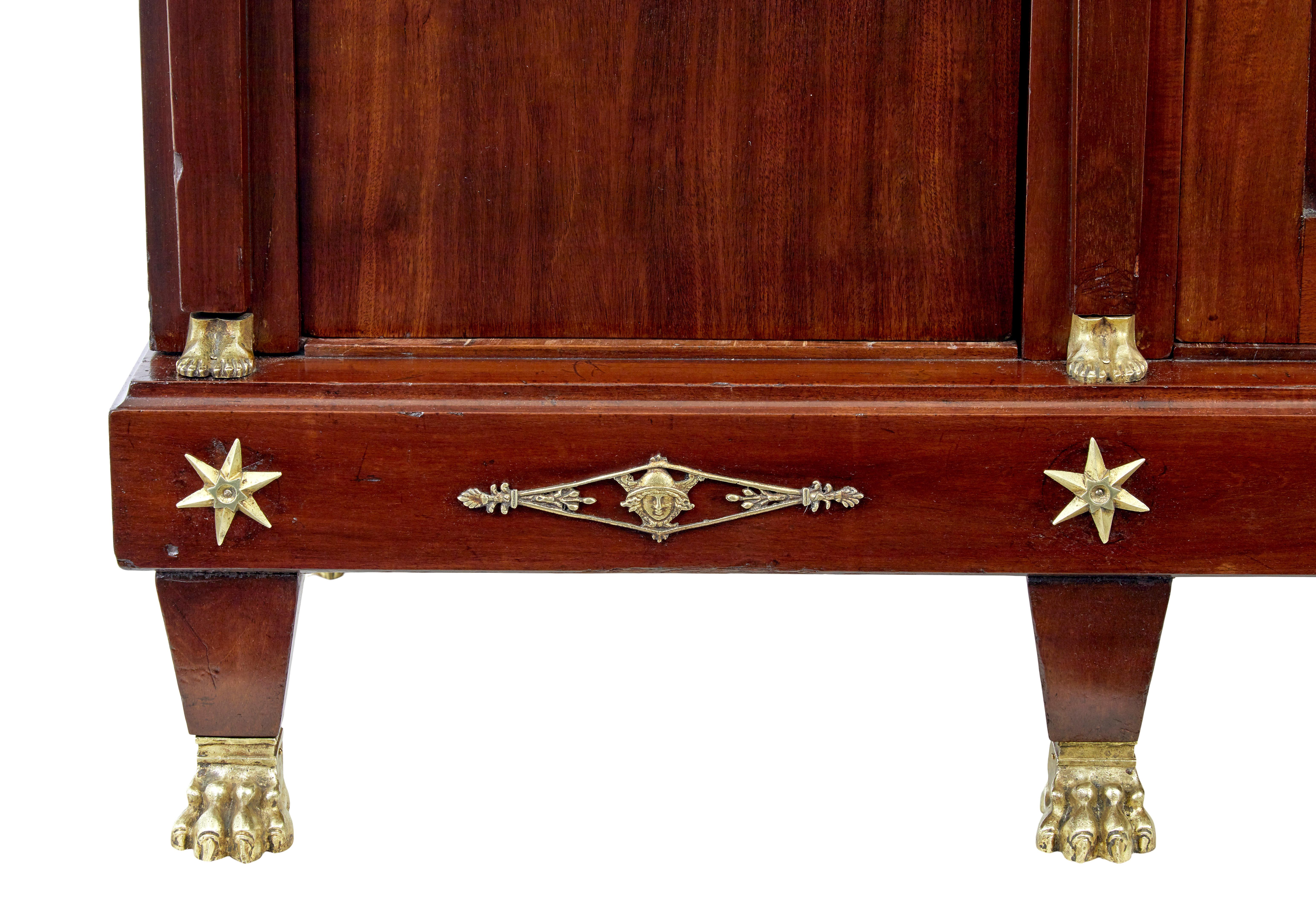 Armadio impero francese del XIX secolo in mogano e ormolu in vendita 3