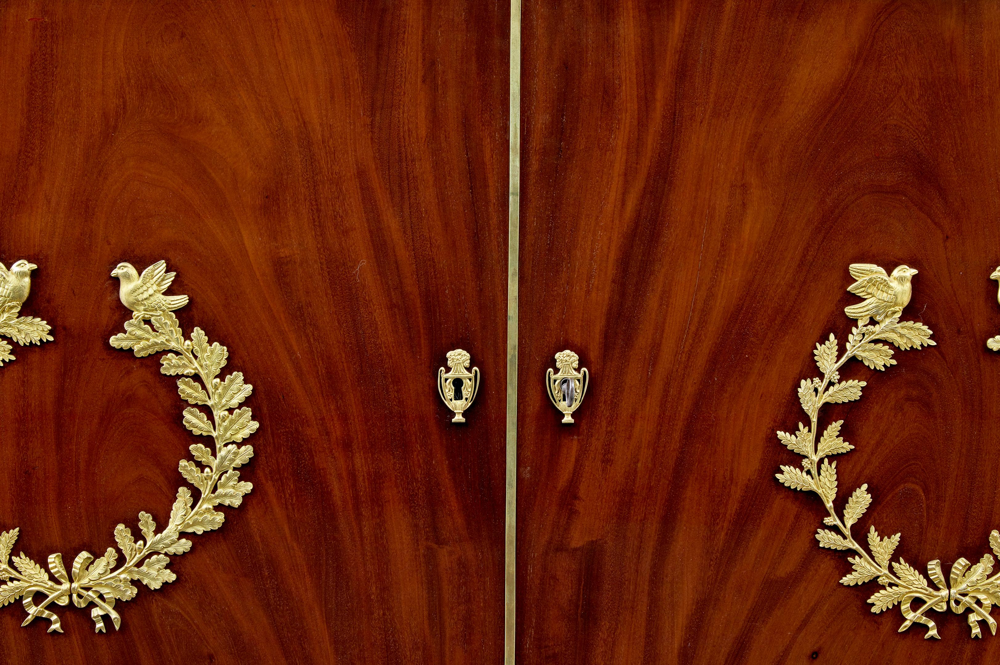 Credenza francese impero in mogano del XIX secolo in vendita 2