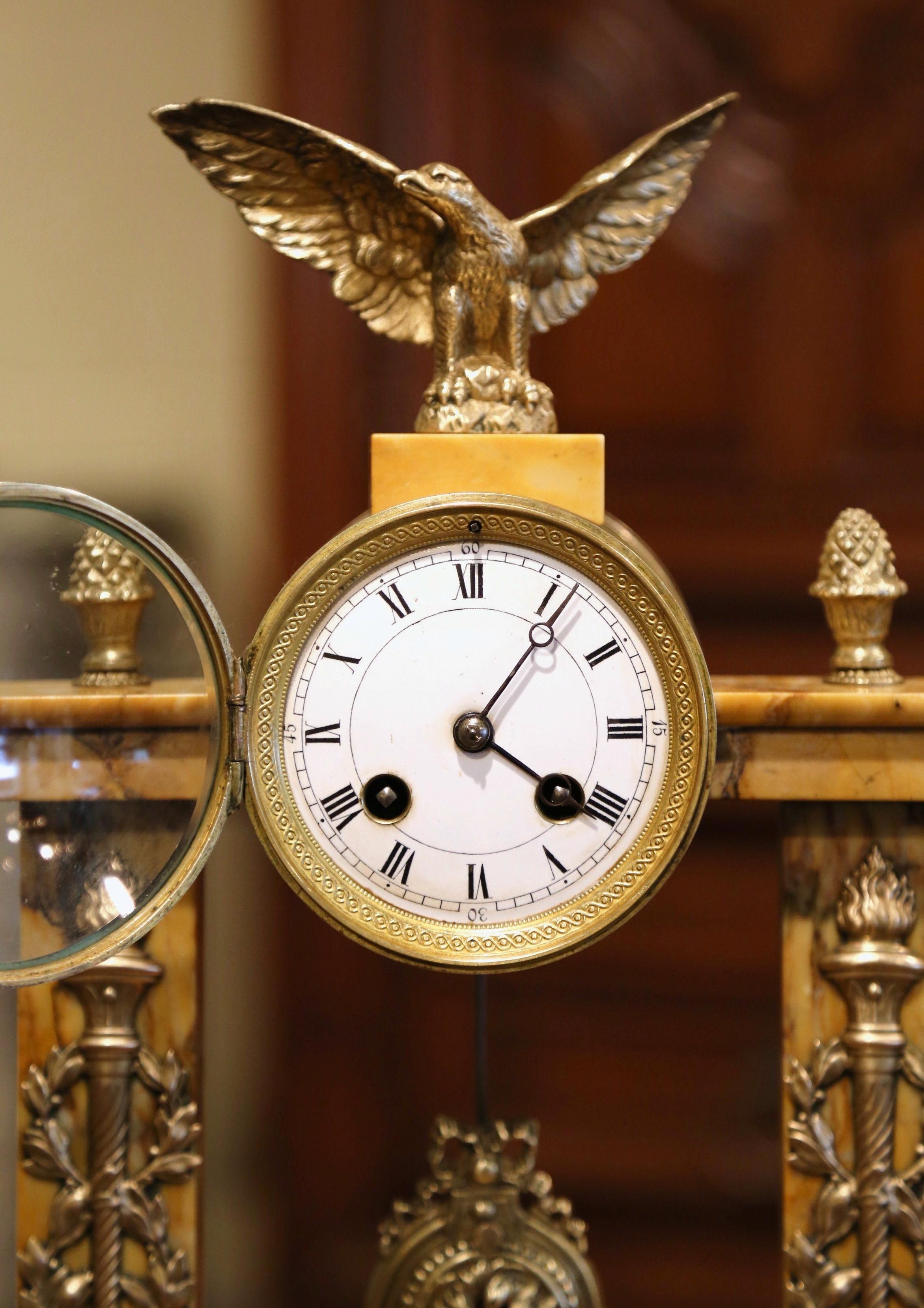 pendule de cheminée Empire du XIXe siècle en marbre et bronze de Bonnet & Pottier 4