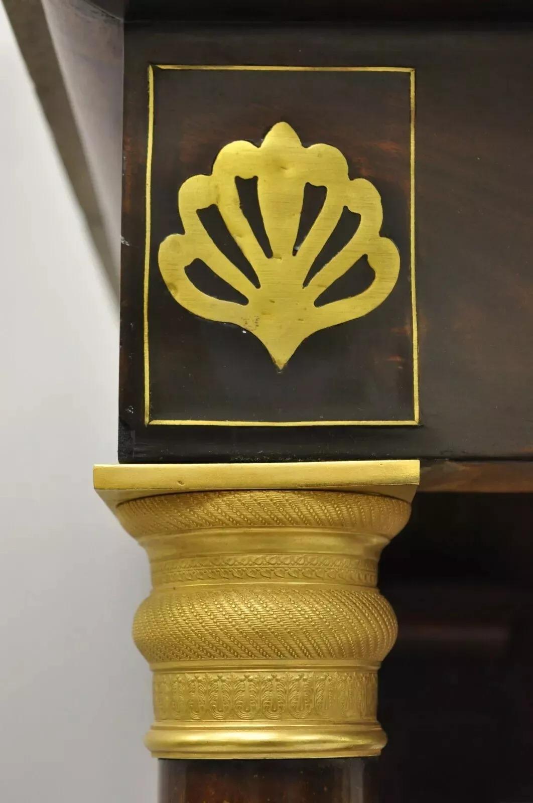 Stile impero Tavolo da sala consolle Impero francese del XIX secolo con piano in marmo e piedi a zampa d'asino in bronzo in vendita