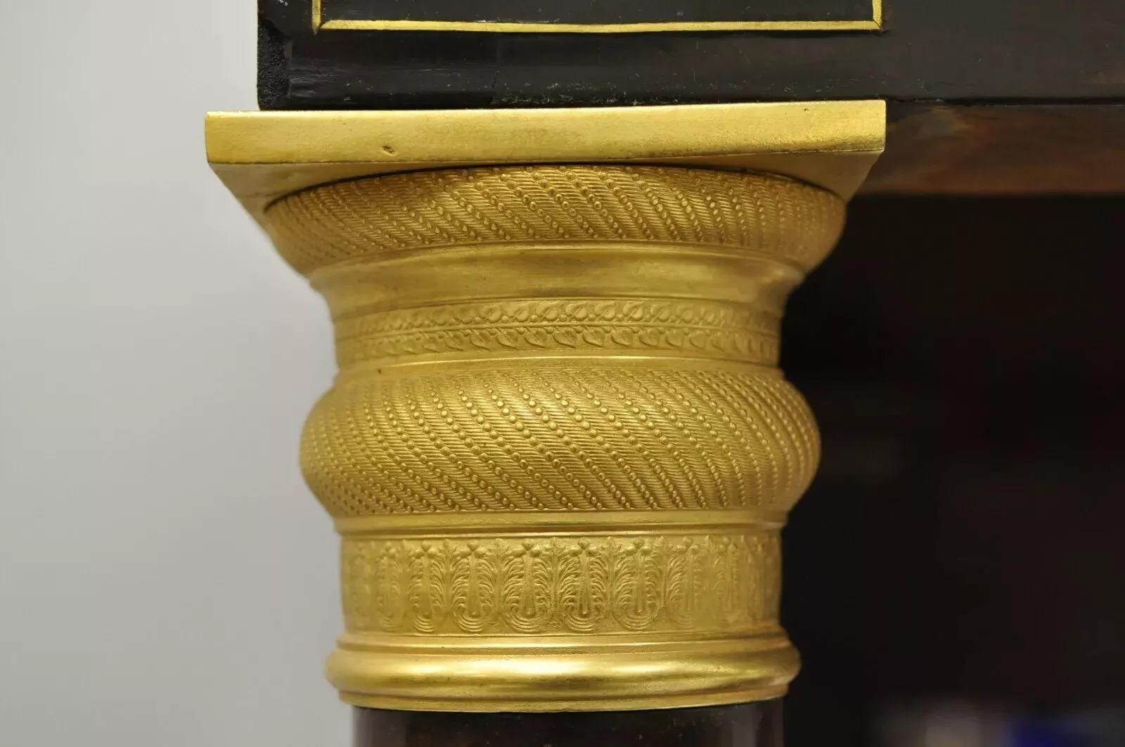 Sconosciuto Tavolo da sala consolle Impero francese del XIX secolo con piano in marmo e piedi a zampa d'asino in bronzo in vendita