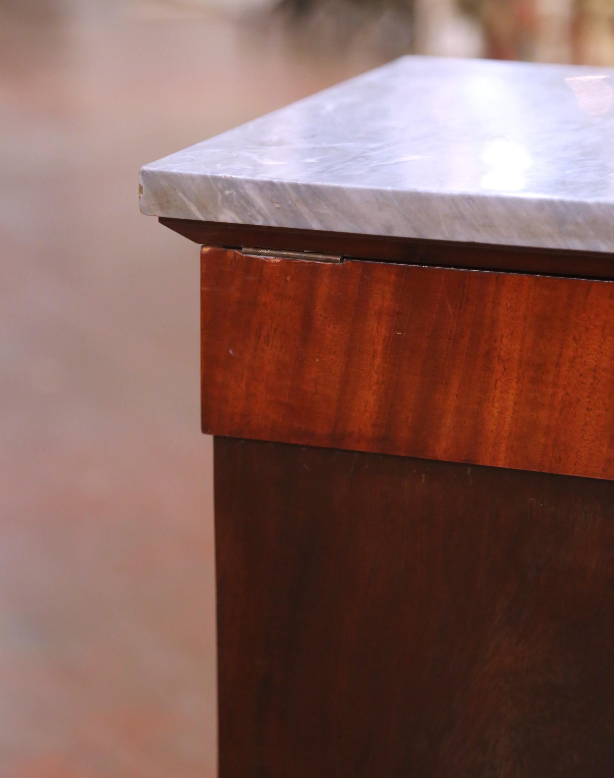 19. Jahrhundert Französisch Empire Marmor Top geschnitzt Nussbaum Vanity Cabinet mit Spiegel im Angebot 8