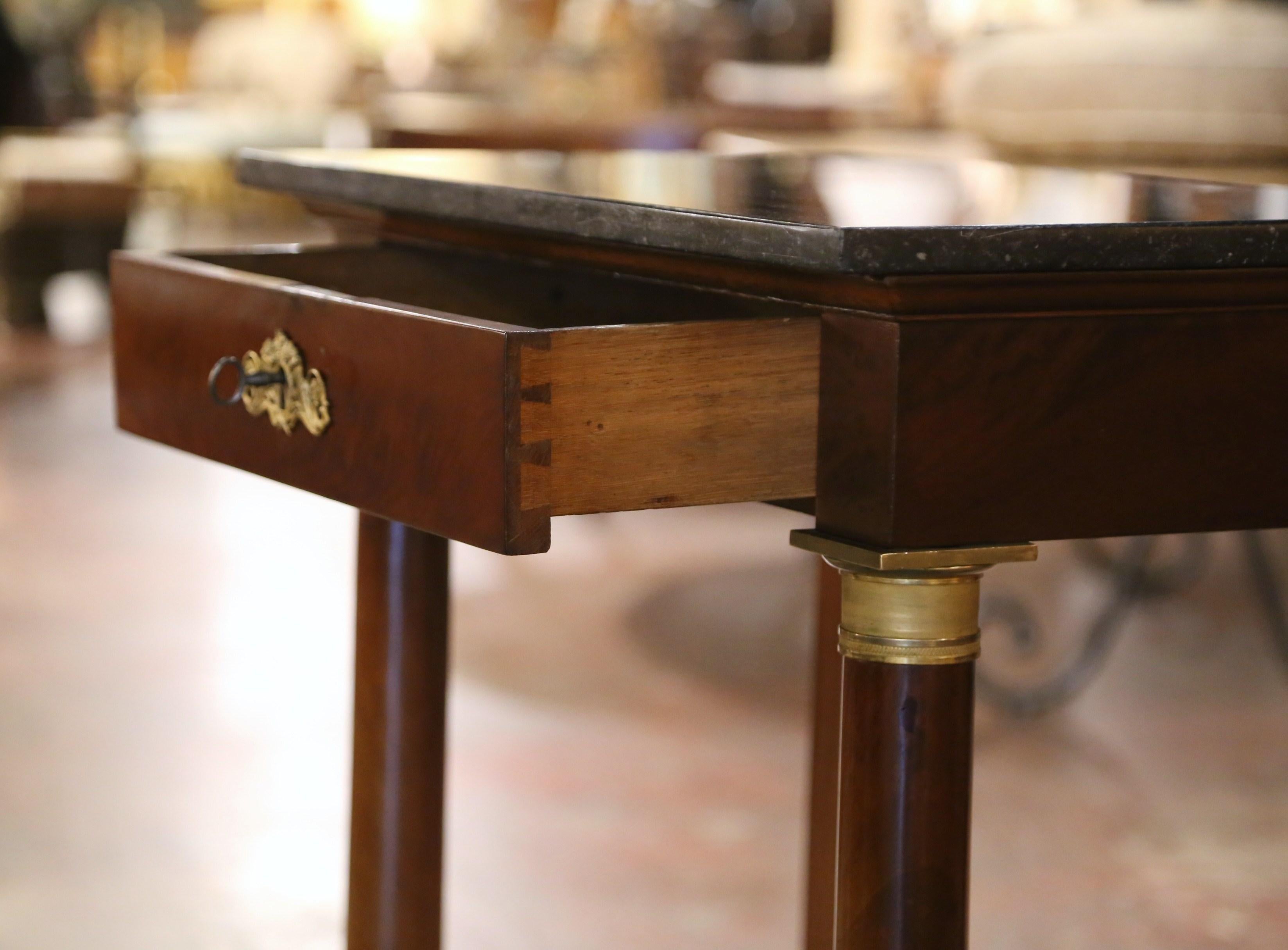Console en acajou à plateau de marbre Empire français du 19e siècle avec tiroir en vente 3