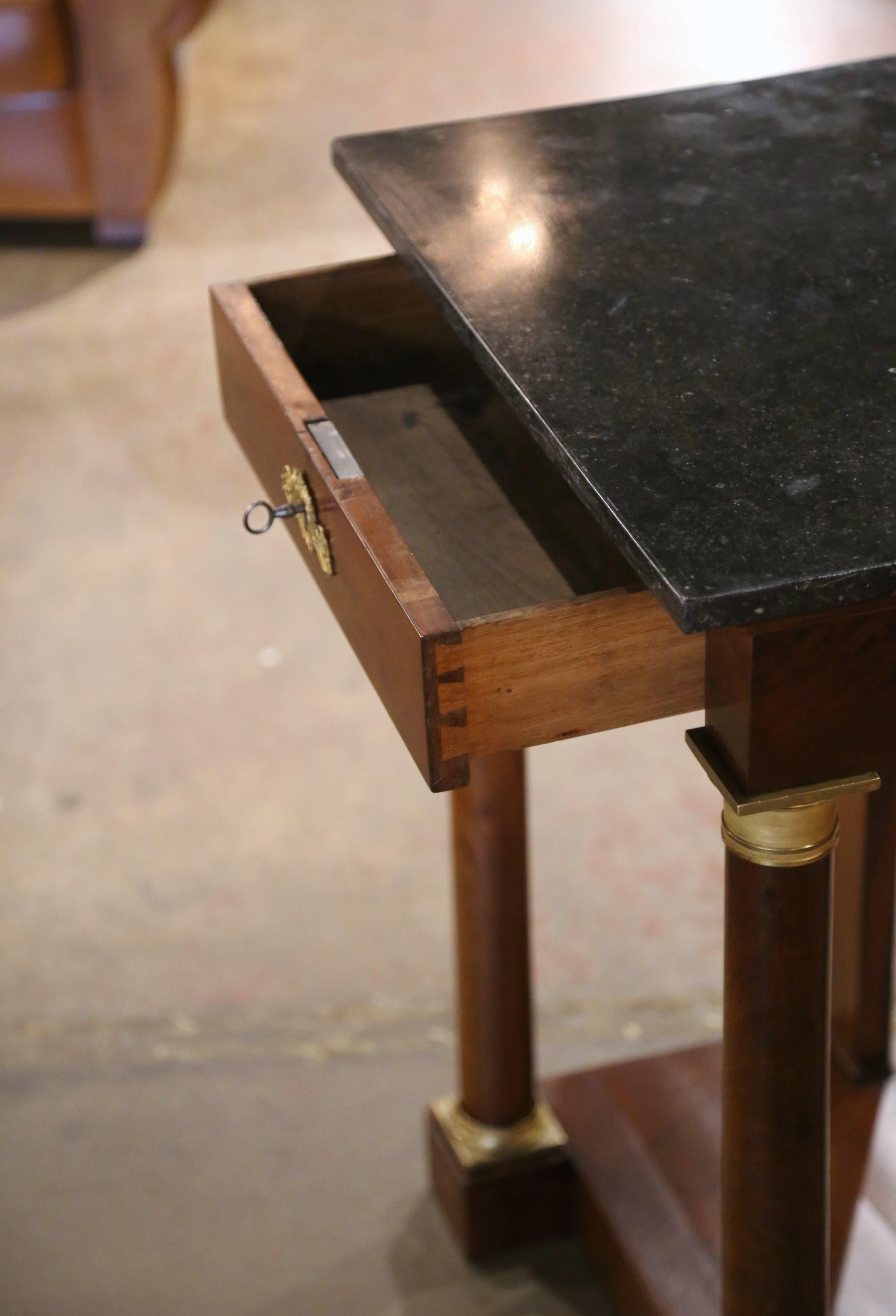 Console en acajou à plateau de marbre Empire français du 19e siècle avec tiroir en vente 4