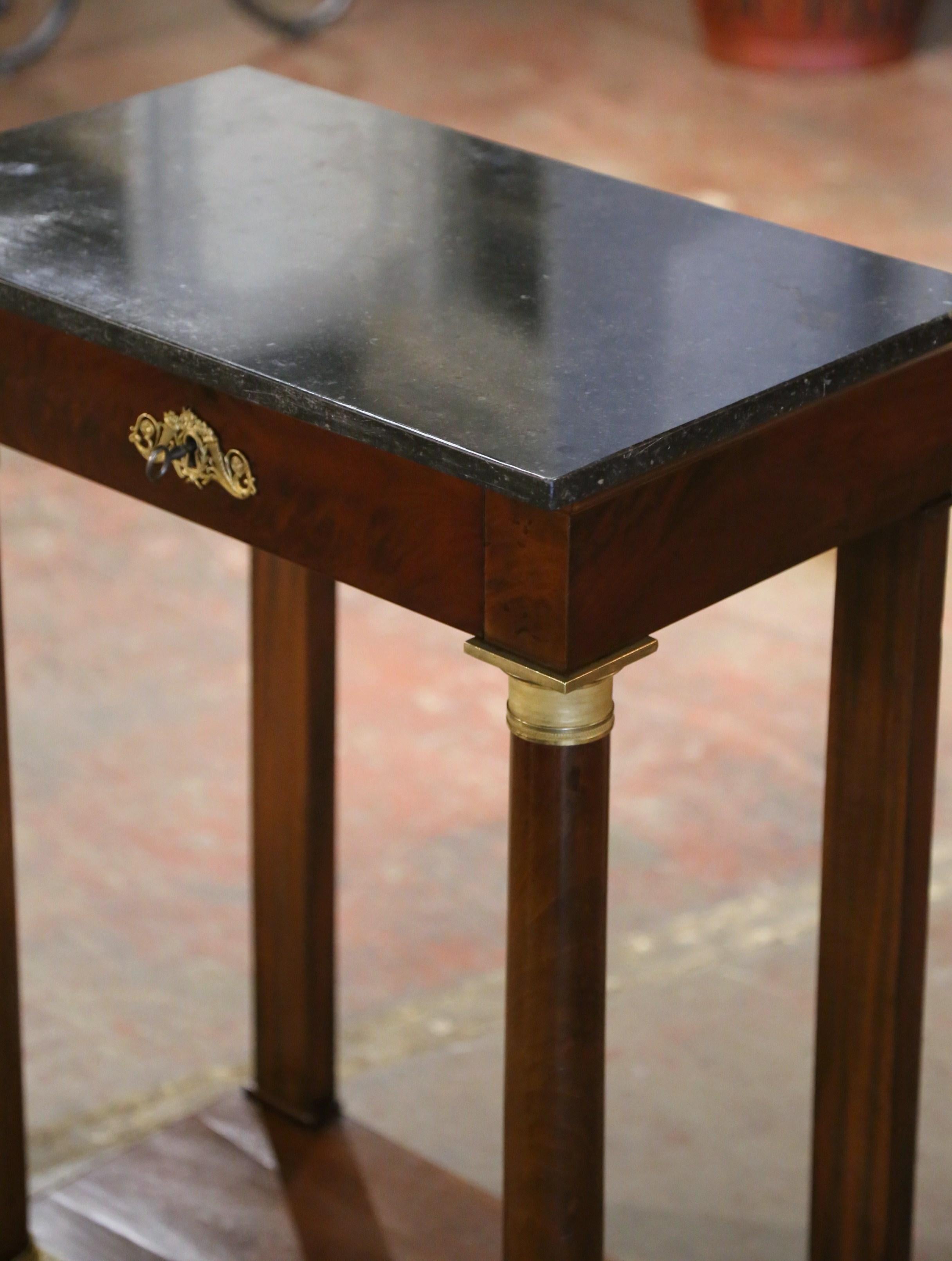 Console en acajou à plateau de marbre Empire français du 19e siècle avec tiroir Excellent état - En vente à Dallas, TX
