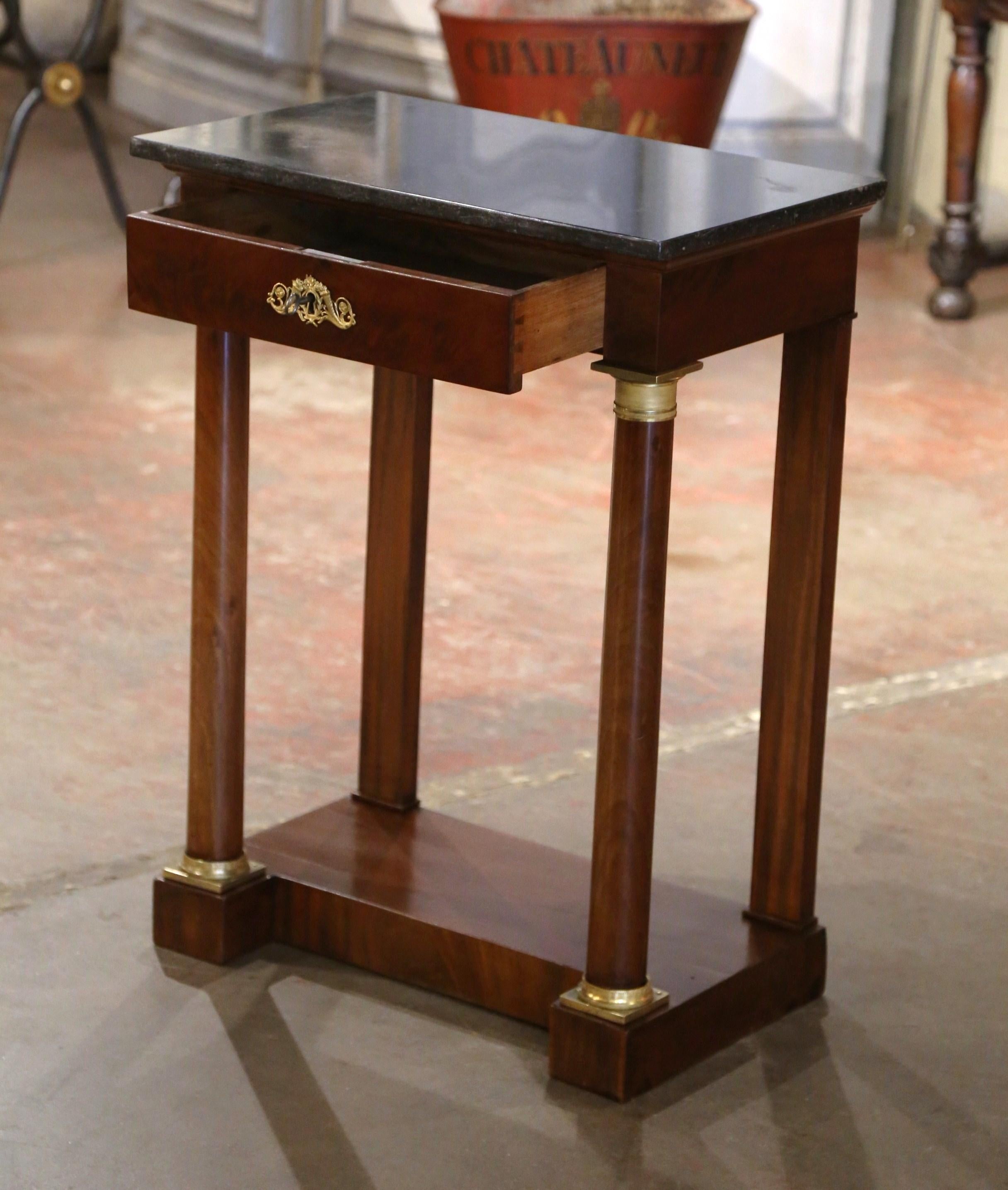 Console en acajou à plateau de marbre Empire français du 19e siècle avec tiroir en vente 2