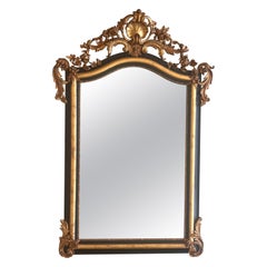 Espejo rectangular de madera dorada tallada de la época del Imperio francés del siglo XIX con cresta
