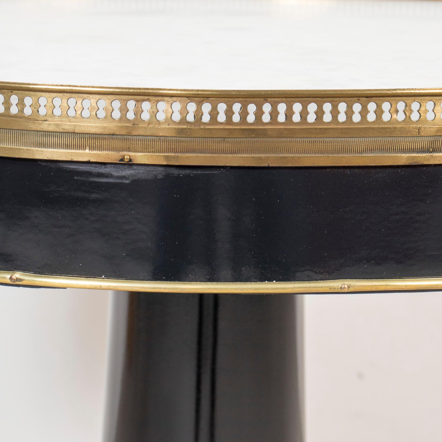 Mesa Gueridón Ebonizada de la Época Imperio Francesa del Siglo XIX con Mármol de Carrara en venta 3