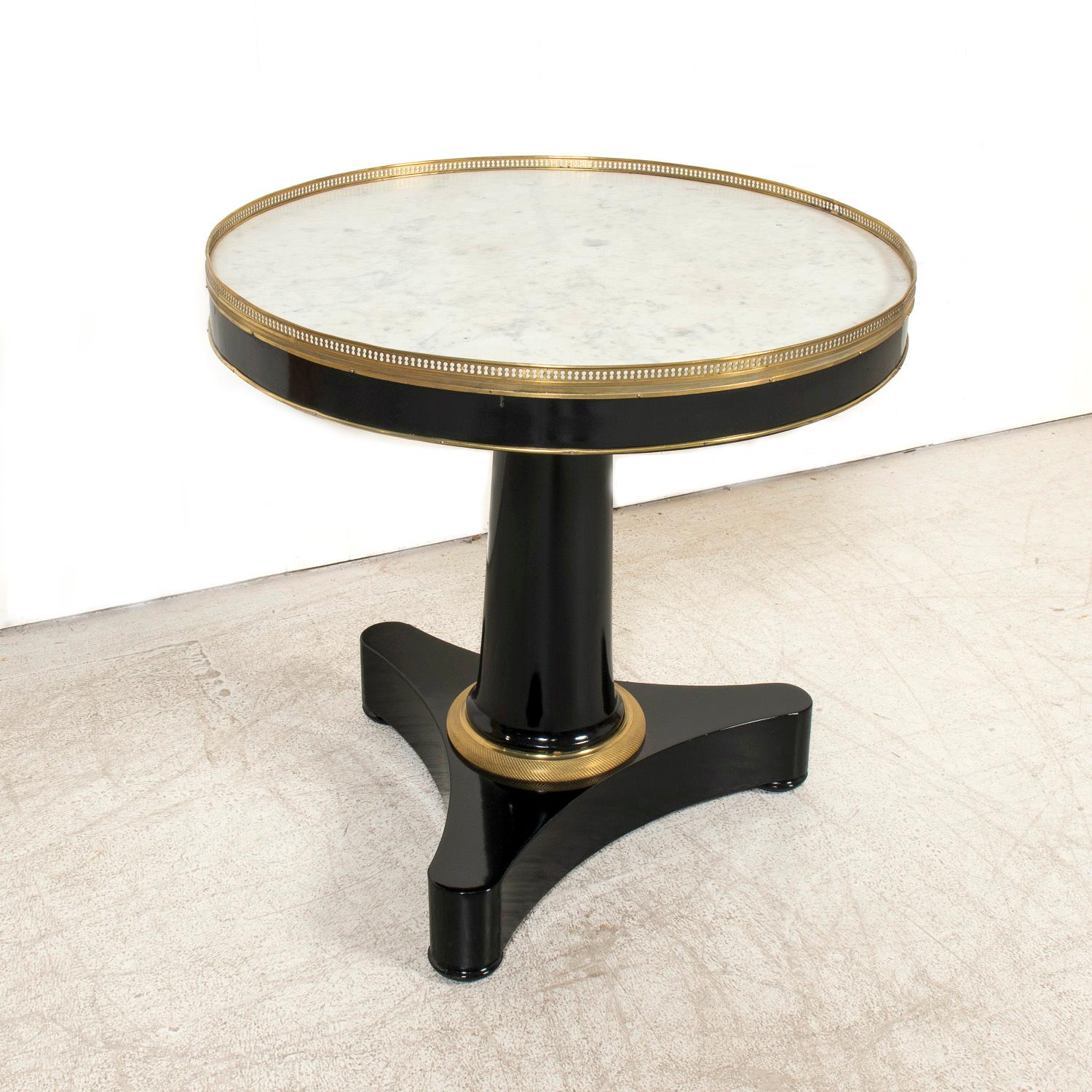 Mesa Gueridón Ebonizada de la Época Imperio Francesa del Siglo XIX con Mármol de Carrara en venta 6