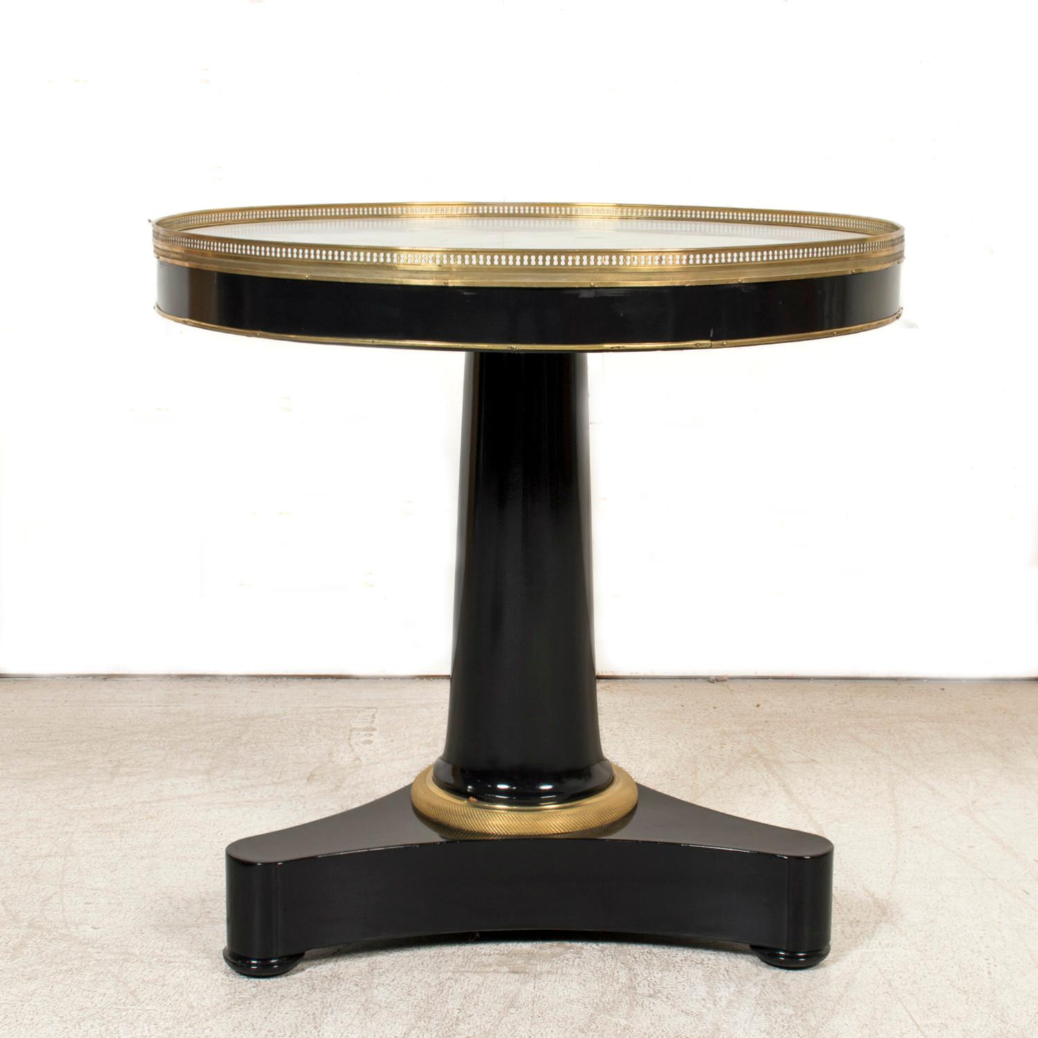 Mesa Gueridón Ebonizada de la Época Imperio Francesa del Siglo XIX con Mármol de Carrara en venta 7
