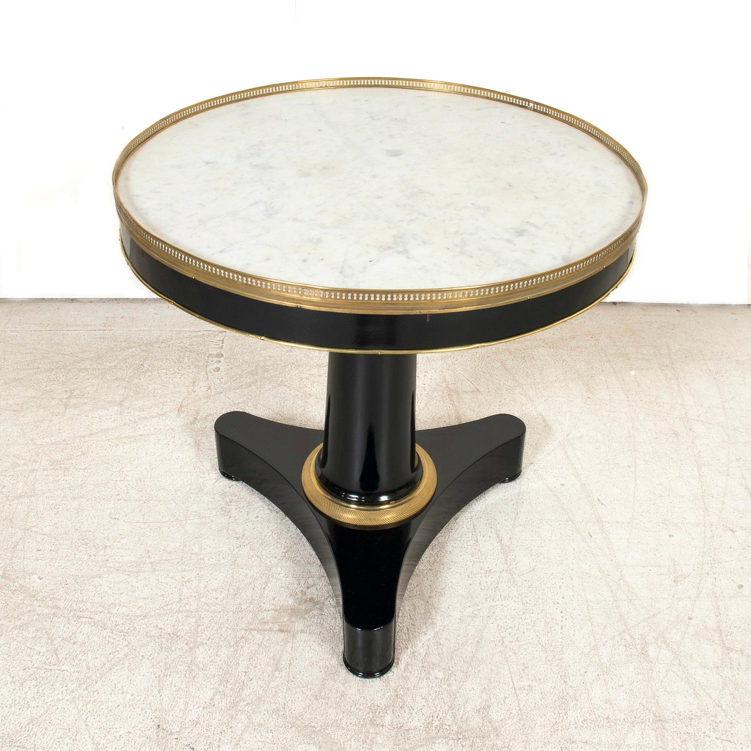 Mesa Gueridón Ebonizada de la Época Imperio Francesa del Siglo XIX con Mármol de Carrara Francés en venta