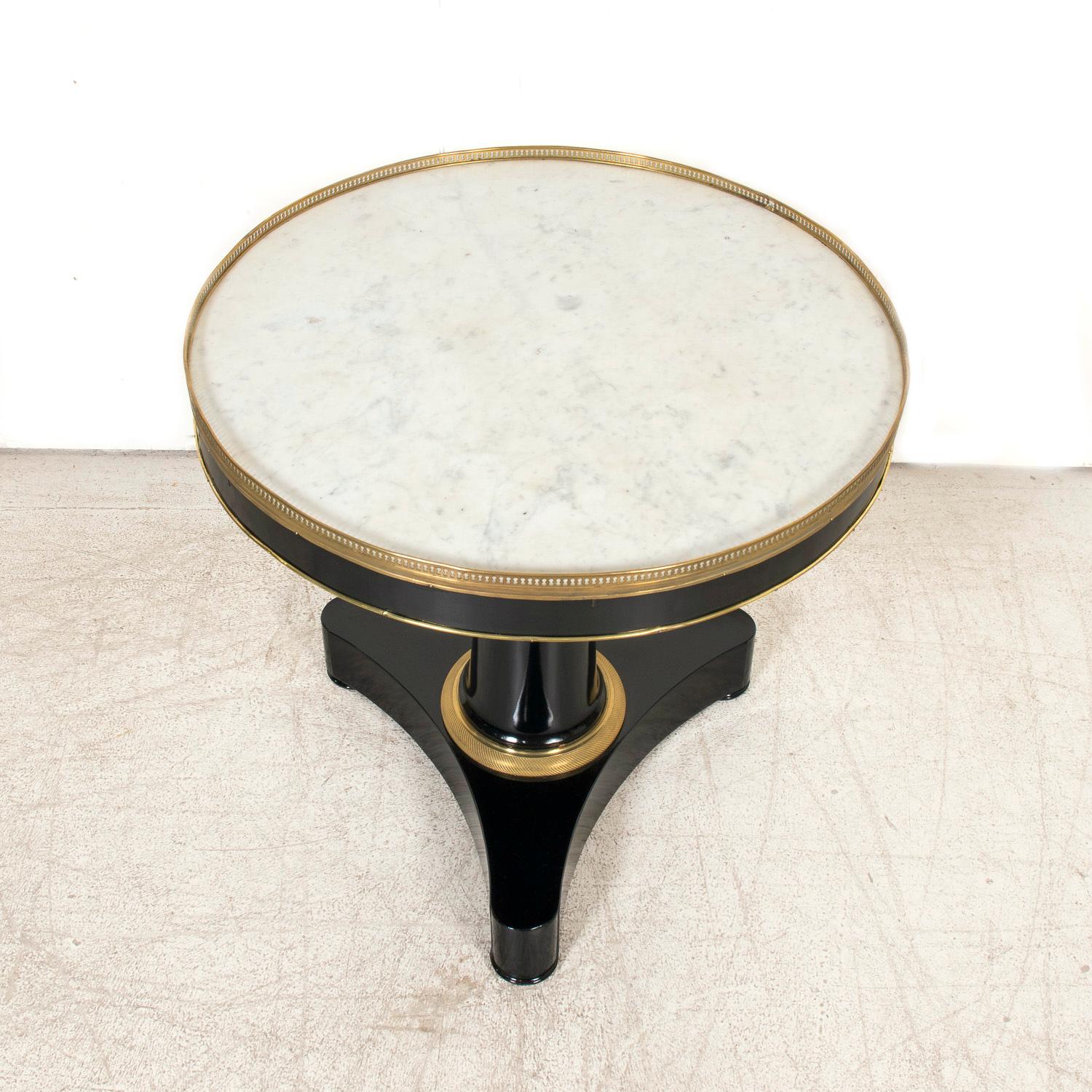 Mesa Gueridón Ebonizada de la Época Imperio Francesa del Siglo XIX con Mármol de Carrara en Bueno estado para la venta en Birmingham, AL