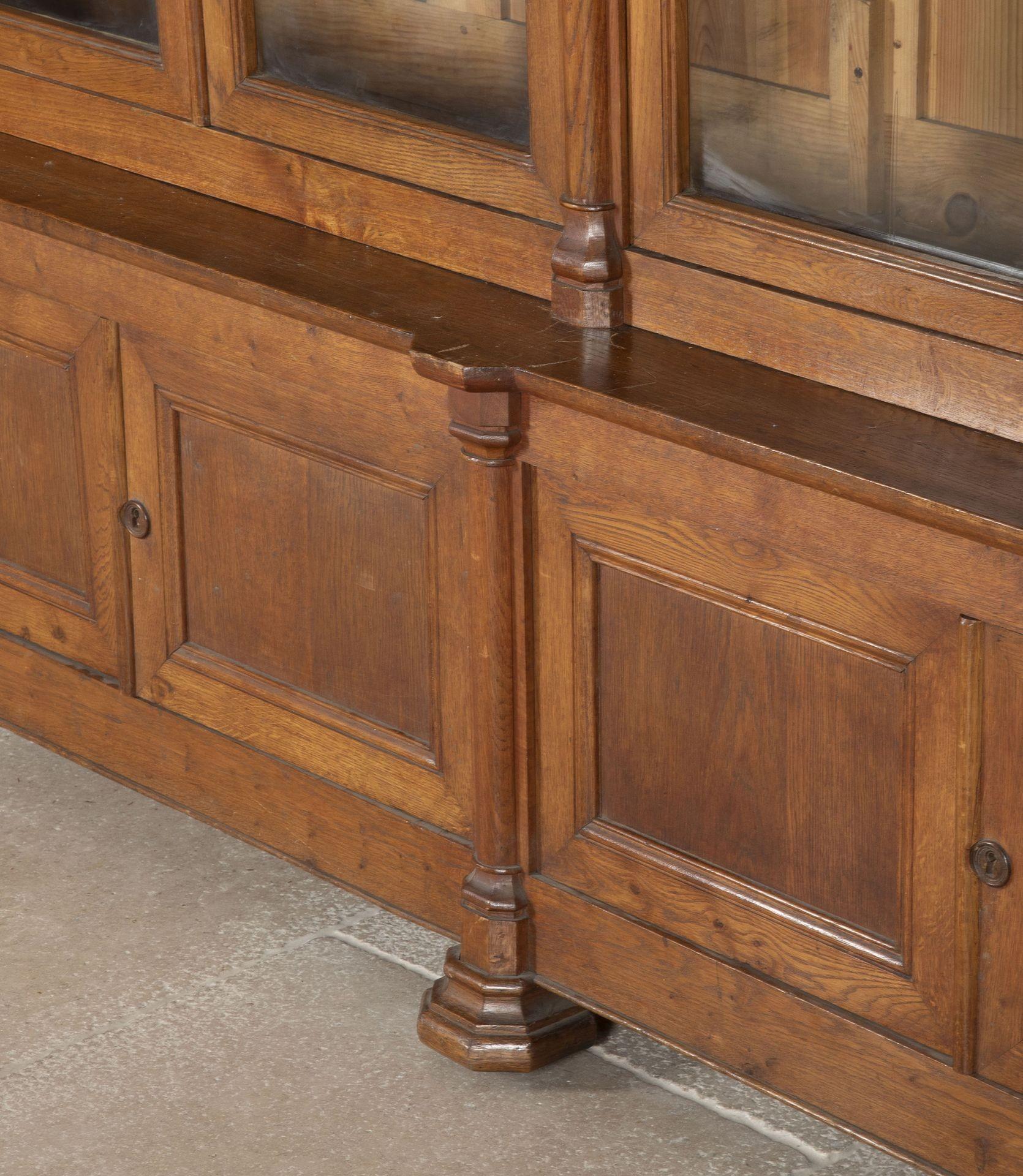 Bibliothèque en chêne d'époque Empire français du 19e siècle en vente 4