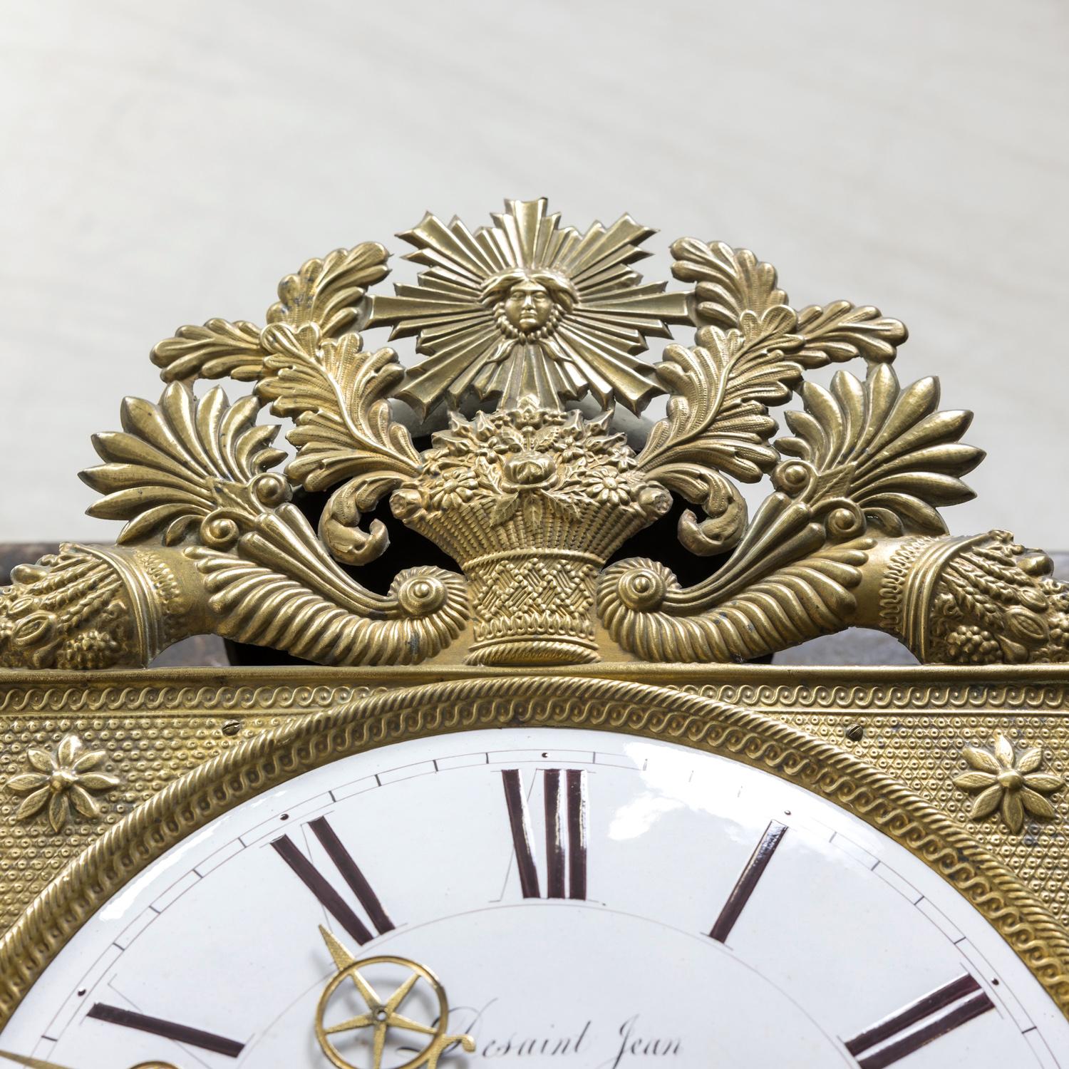 Début du XIXe siècle Horloge comtoise à huit jours en noyer, d'époque Empire, du XIXe siècle en vente