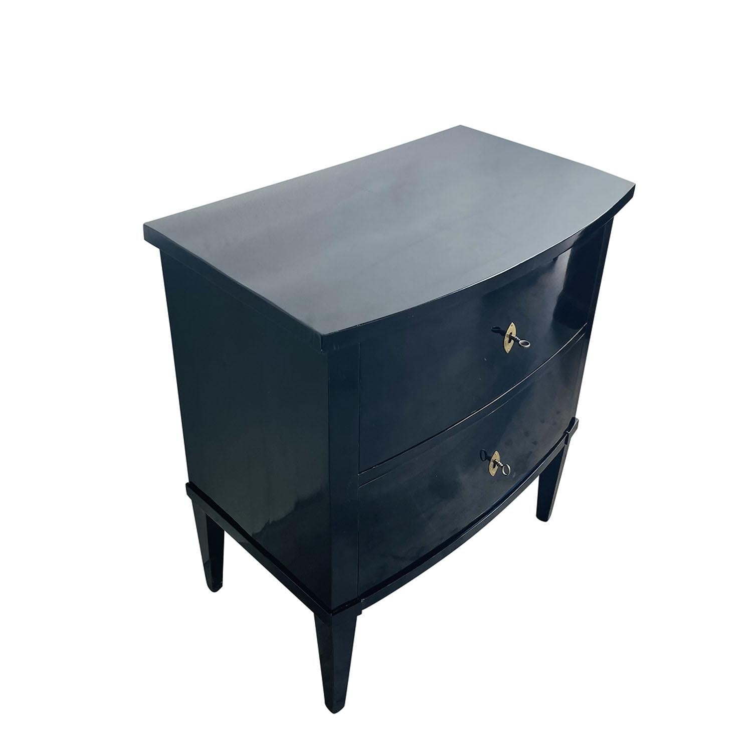 Français Table de nuit française du 19ème siècle en ébène poli - meuble de rangement ancien unique en vente
