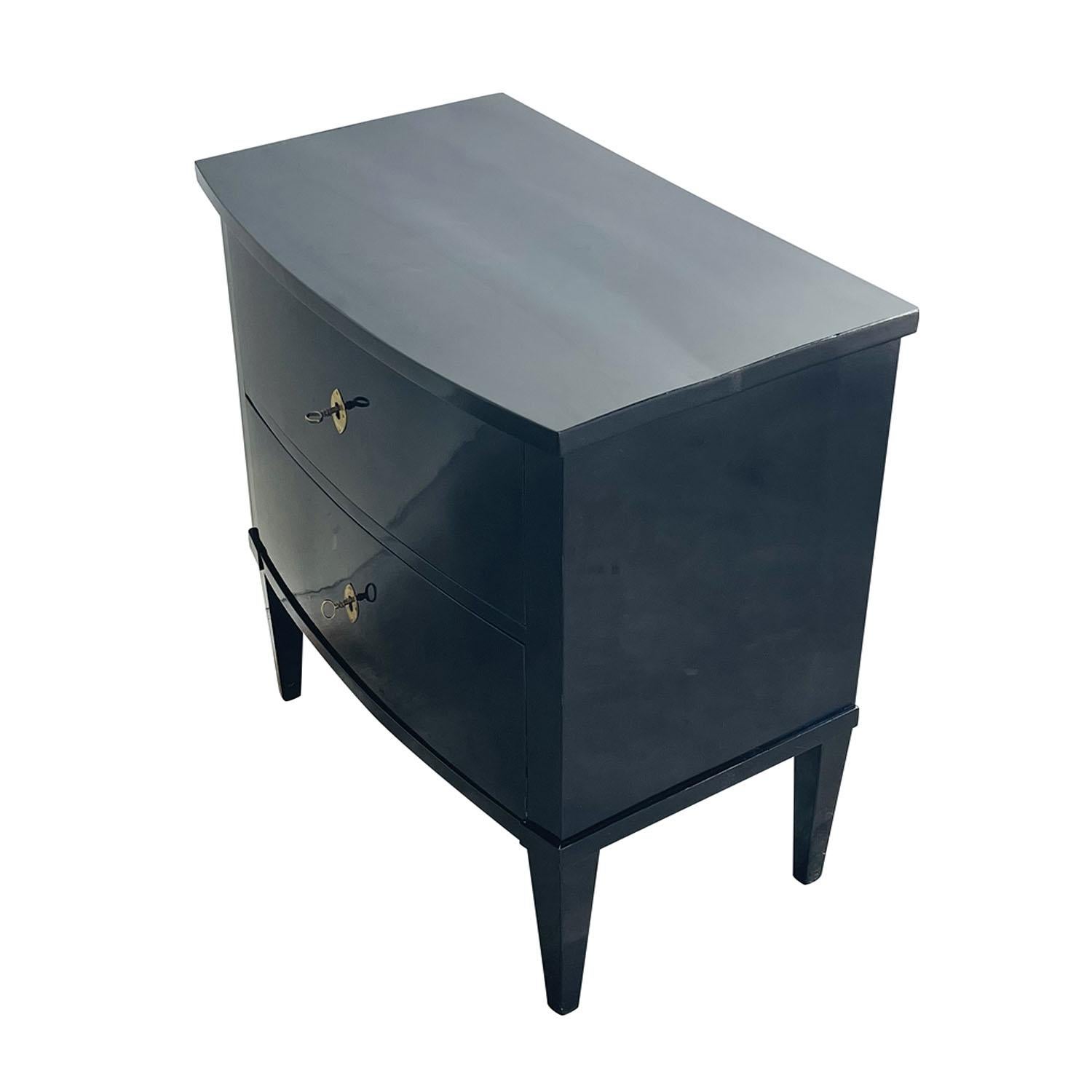 Sculpté à la main Table de nuit française du 19ème siècle en ébène poli - meuble de rangement ancien unique en vente