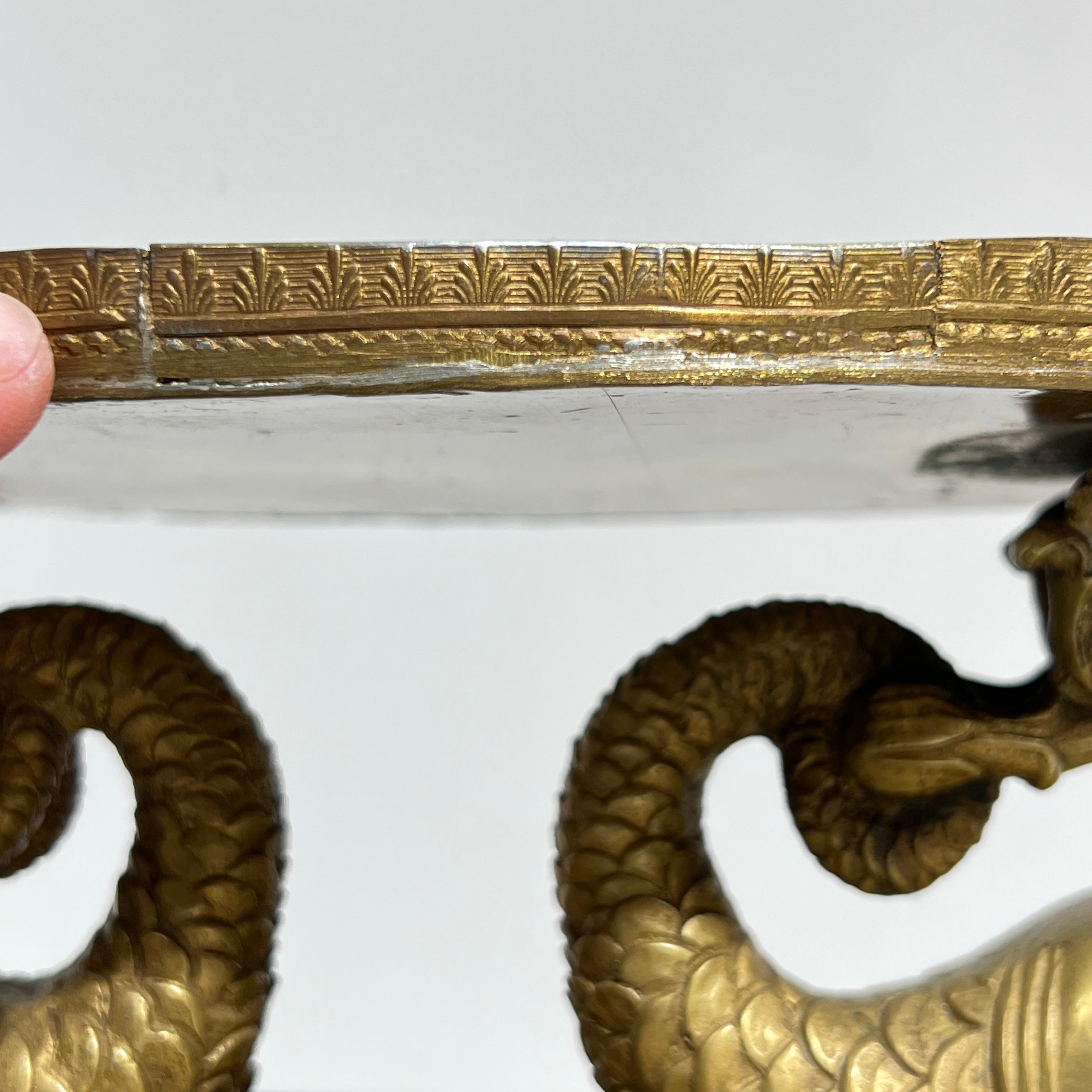 Ciotola centrotavola in bronzo e vetro tagliato in stile Impero francese del XIX secolo in vendita 3