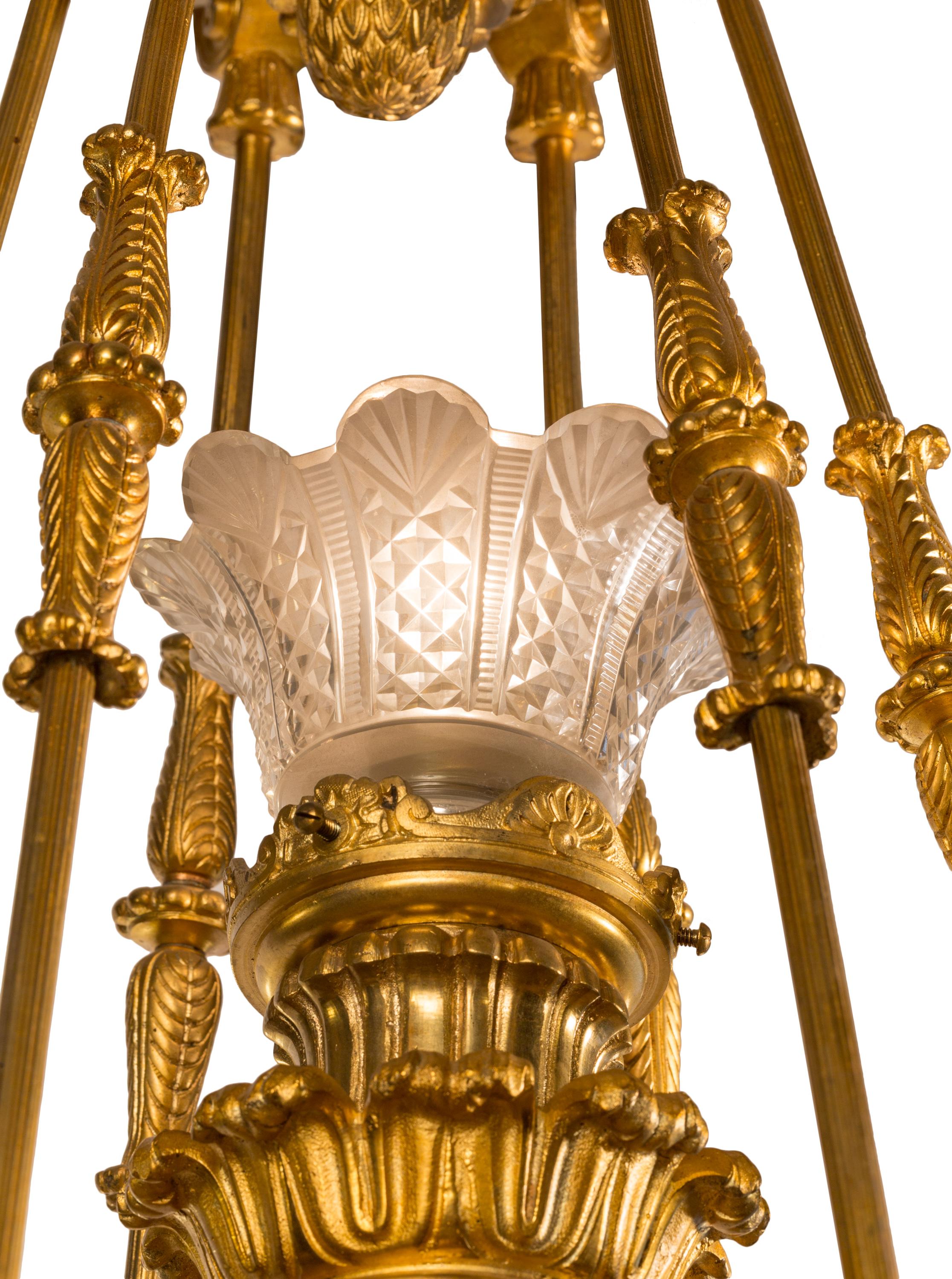 Antiker französischer Ormolu-Bronze-Kronleuchter im Empire-Revival-Stil des 19. Jahrhunderts  (Gegossen) im Angebot