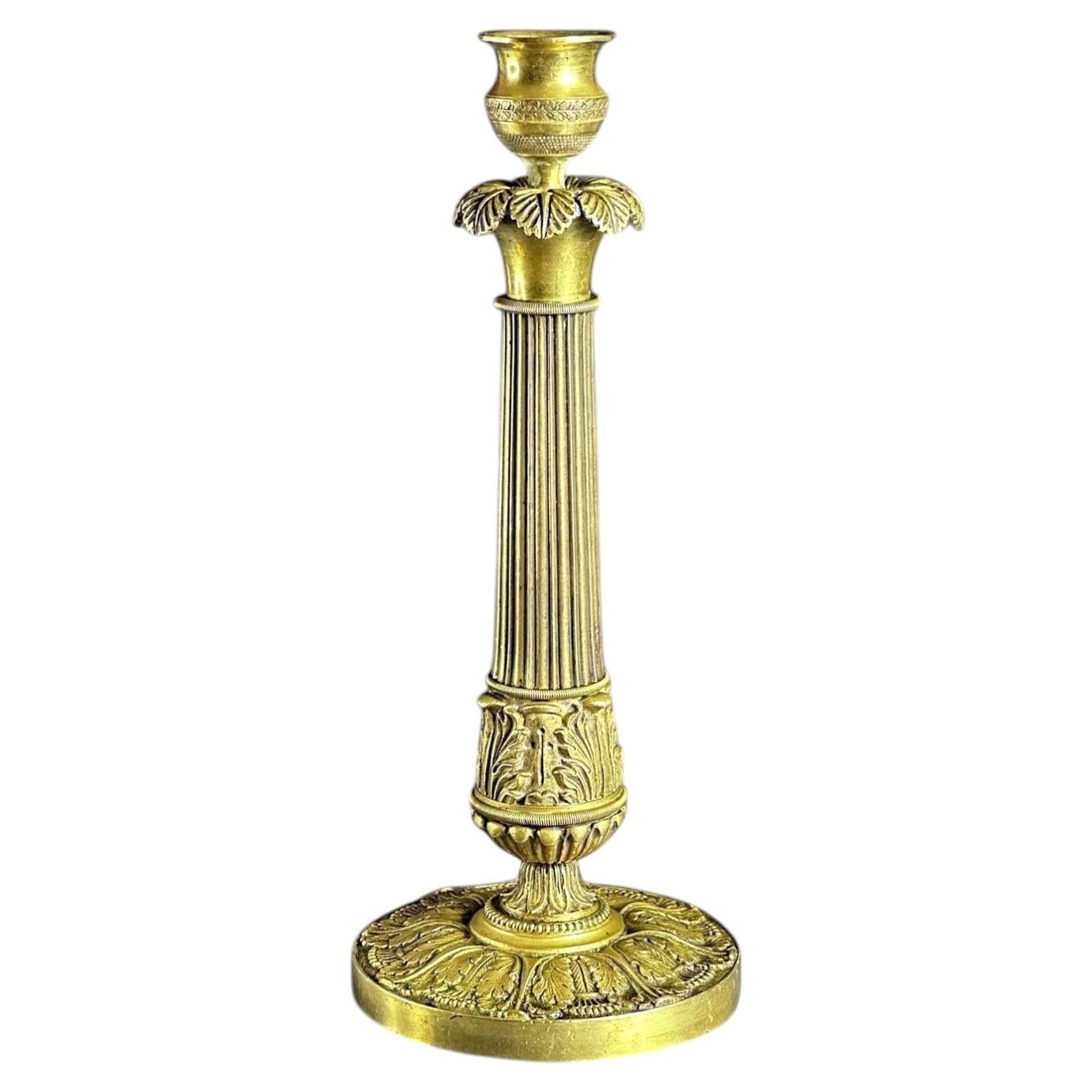 Candelabro francés de estilo Imperio del siglo XIX, de bronce dorado - 28 cm en venta
