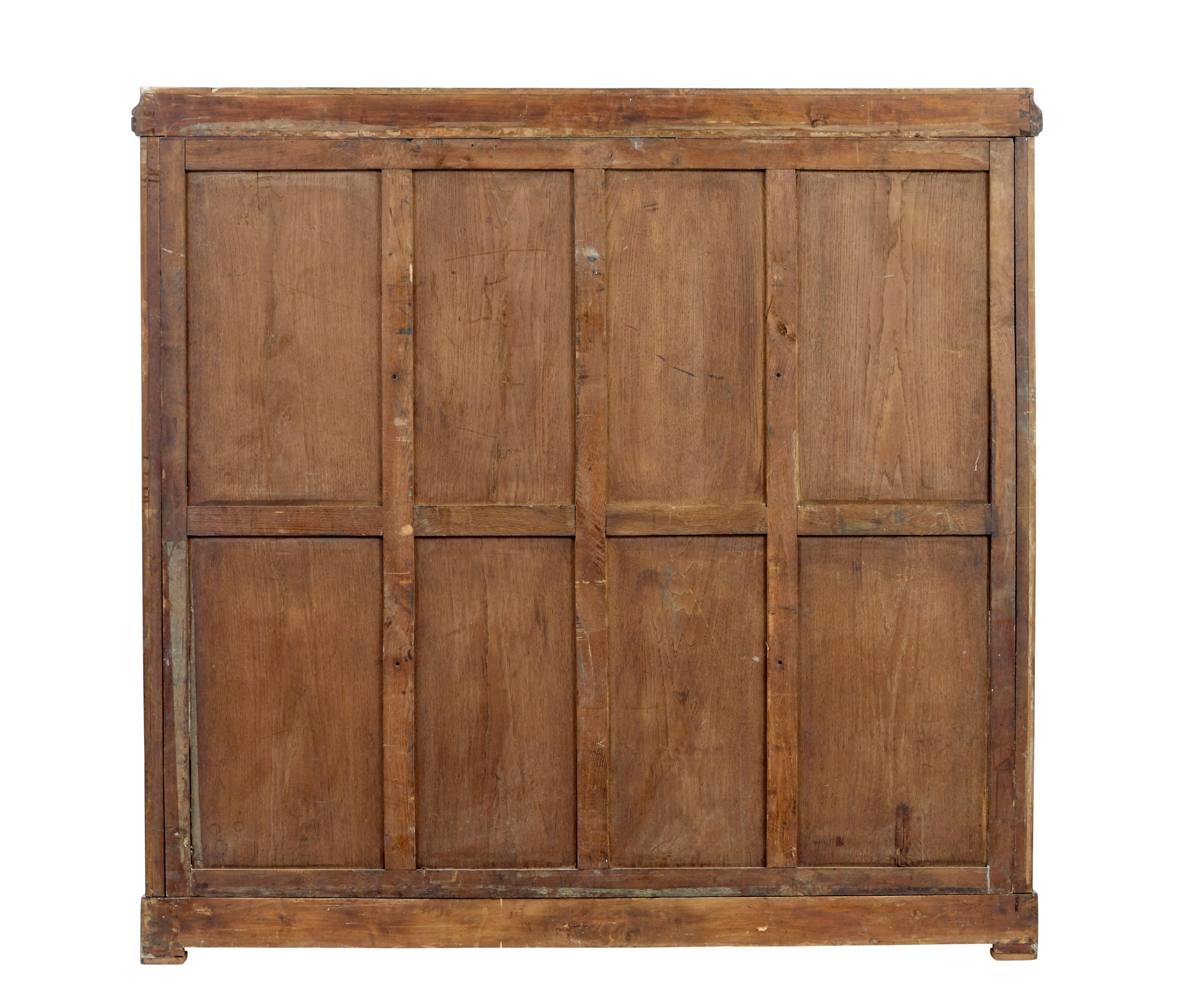 Intagliato a mano Armadio in mogano stile impero francese del XIX secolo in vendita