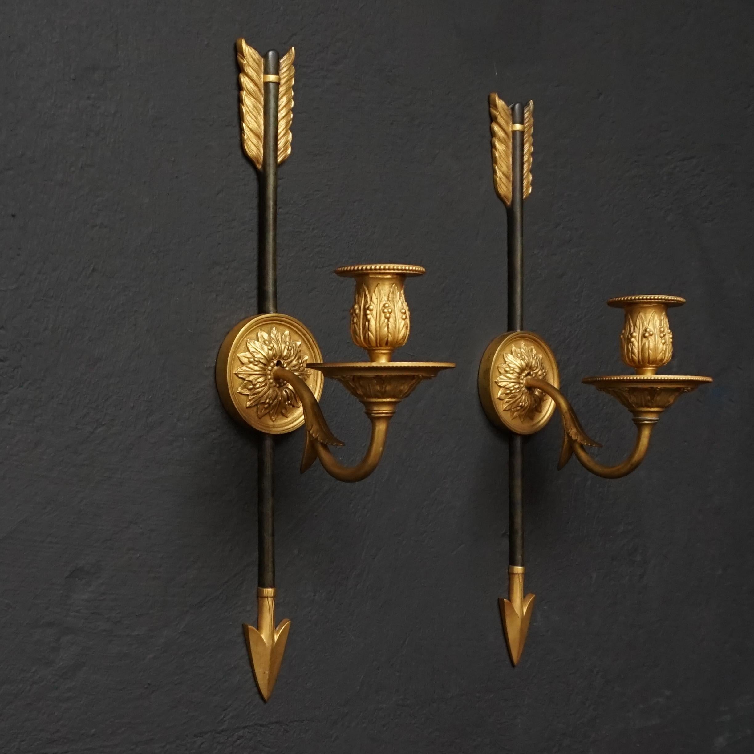 19th Century French Empire Set of Ormolu or Doré Bronze Arrow Wall Sconces In Good Condition In Haarlem, NL