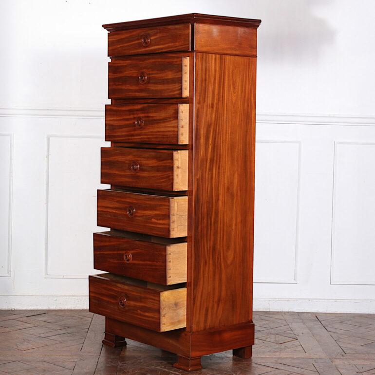 Unusually small-scale French Louis Philippe flame mahogany seven drawer chest or 'semainier' having seven oak-lined graduated drawers. A clean-lined nicely-proportioned piece; smoothly running drawers suitable for everyday use. 
   