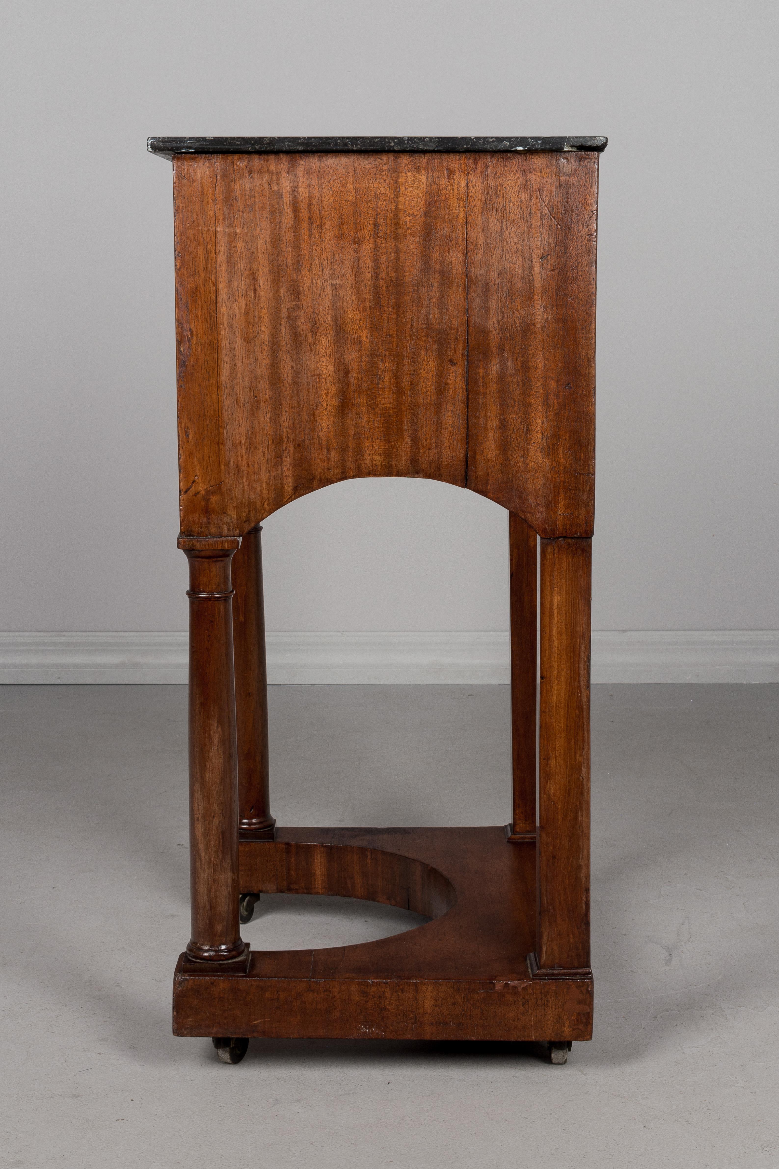 Laiton Table d'appoint française style Empire du XIXe siècle en vente