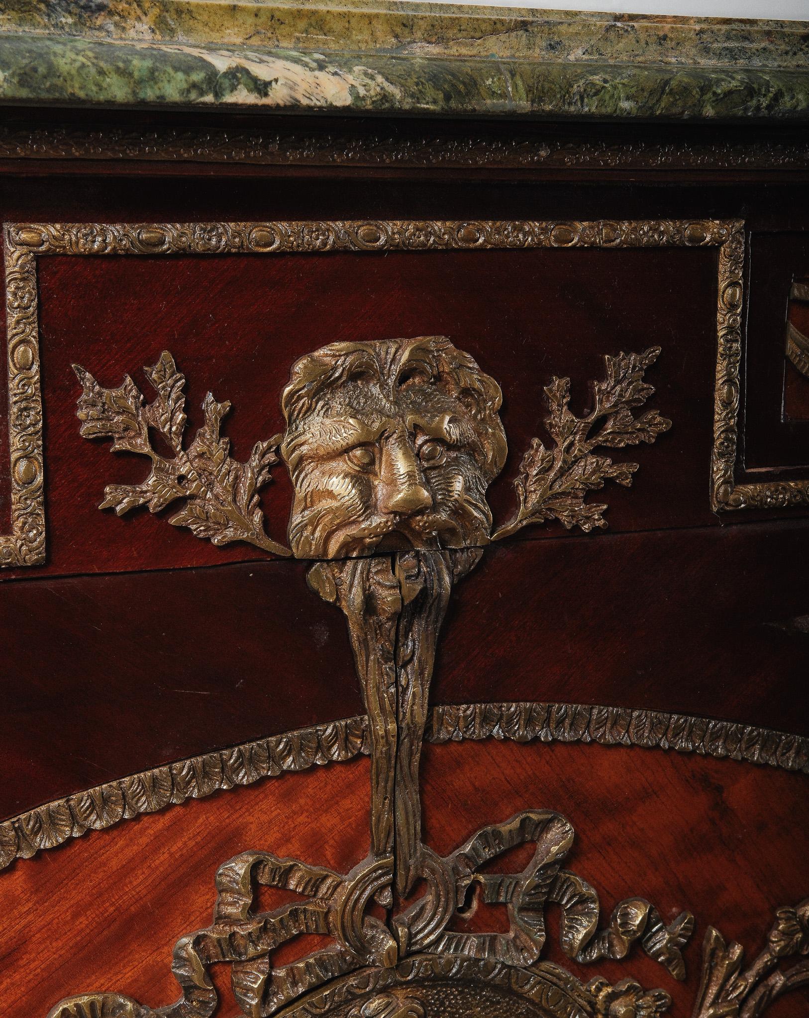 Credenza Impero francese del XIX secolo con montature in bronzo dorato e piano in marmo verde In condizioni buone in vendita a High Point, NC